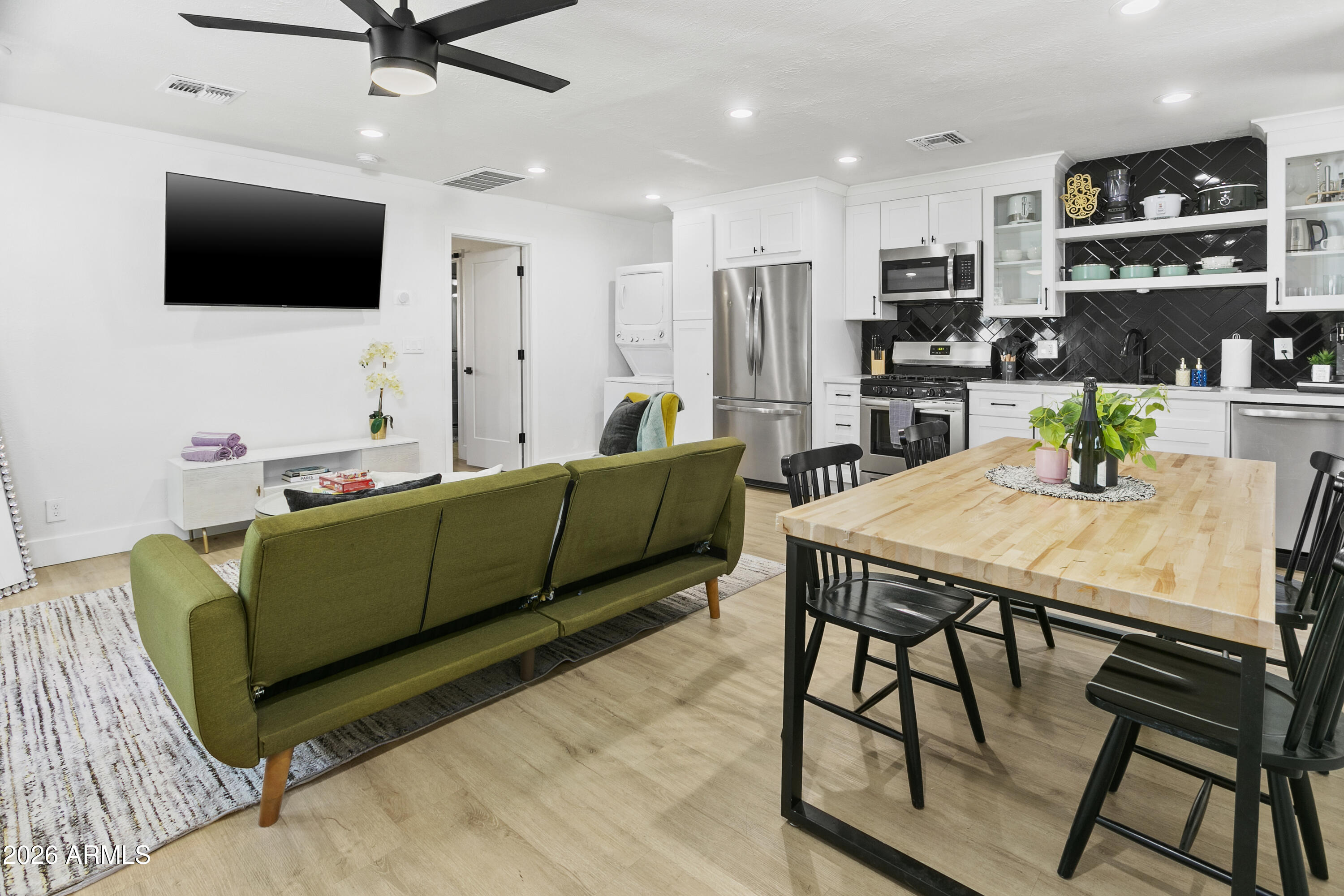 PALO ALTO PARK - Residential Income
