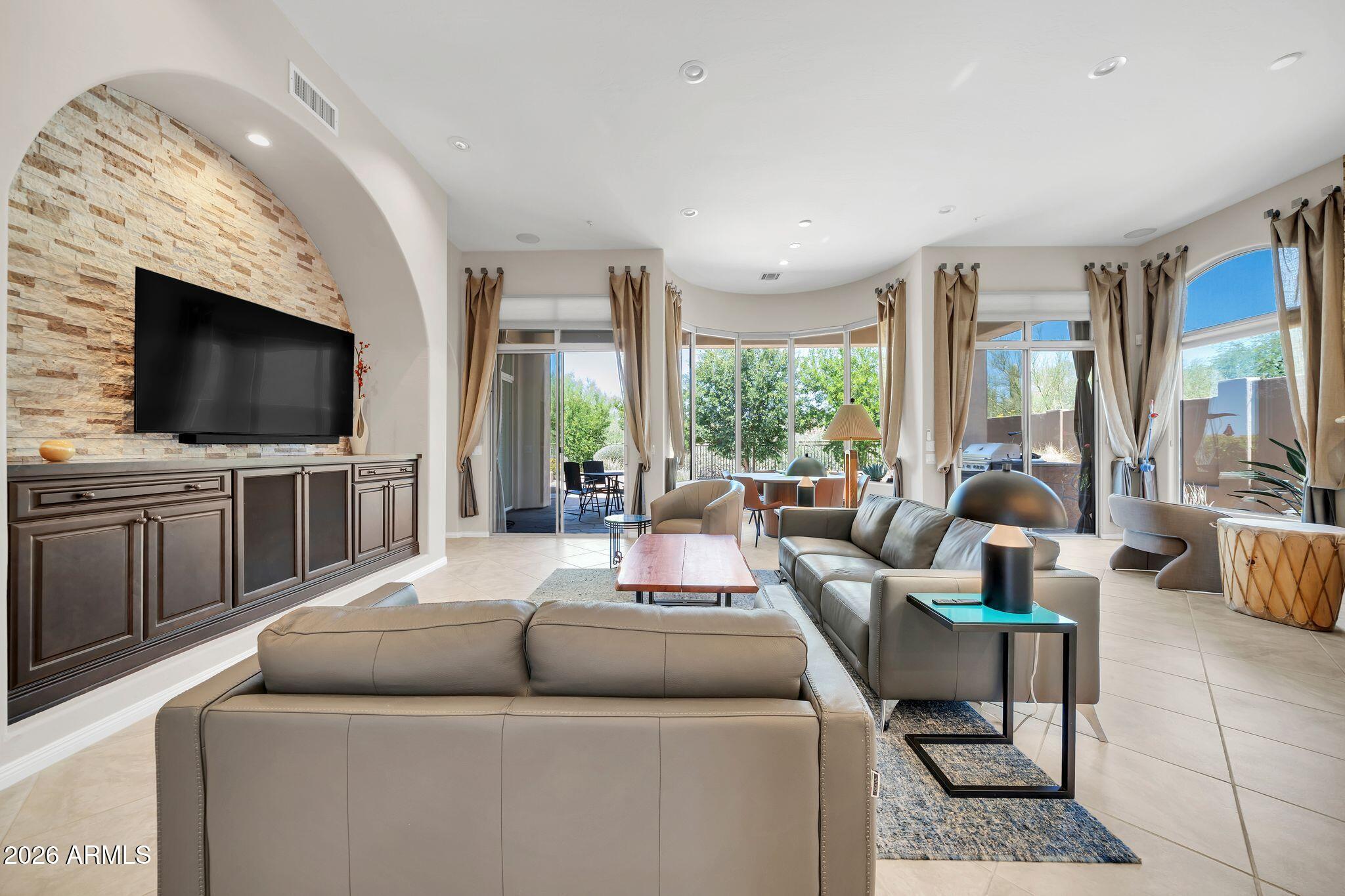 100 Hills - Residential