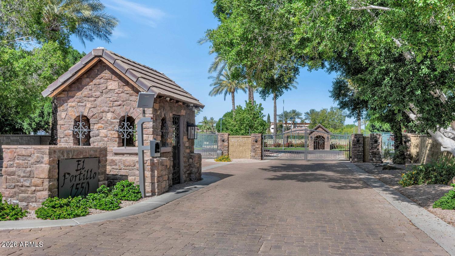 CITRUS MANOR - Residential