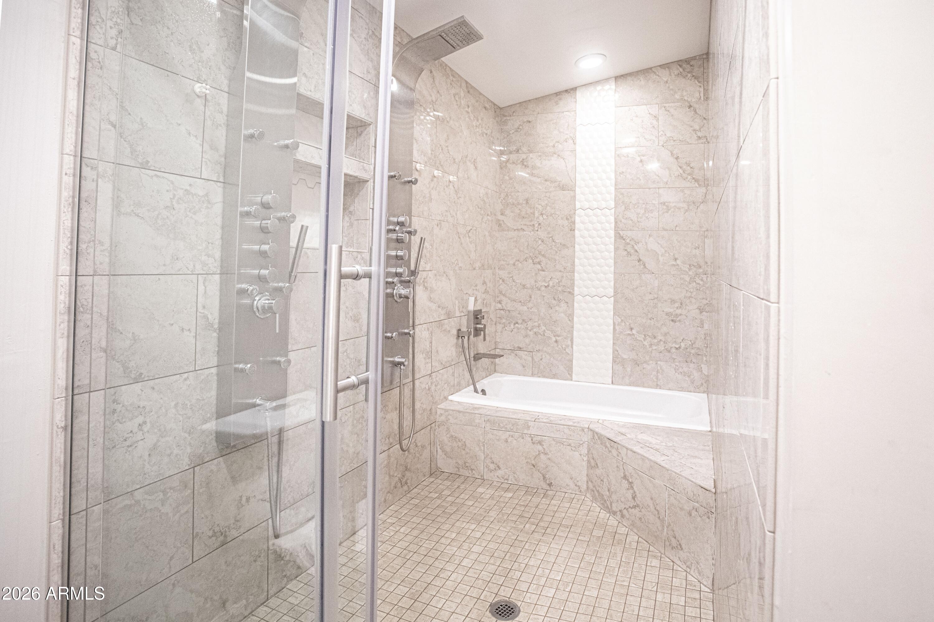 ROMOLA 46 BLKS 4900-4907 4924-4937 4954-4961 - Residential