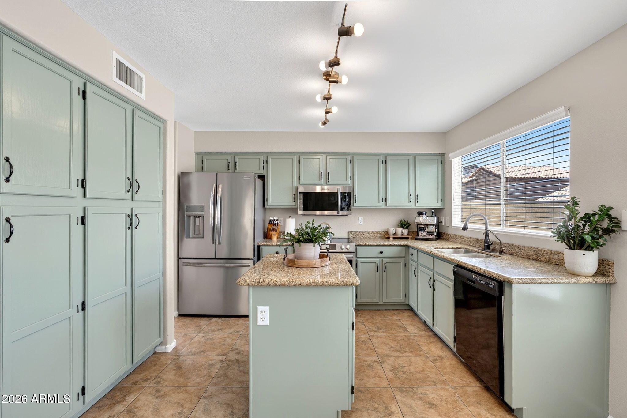 NEWPORT AT MOUNTAINSIDE AMD LOT 1-109 - Residential
