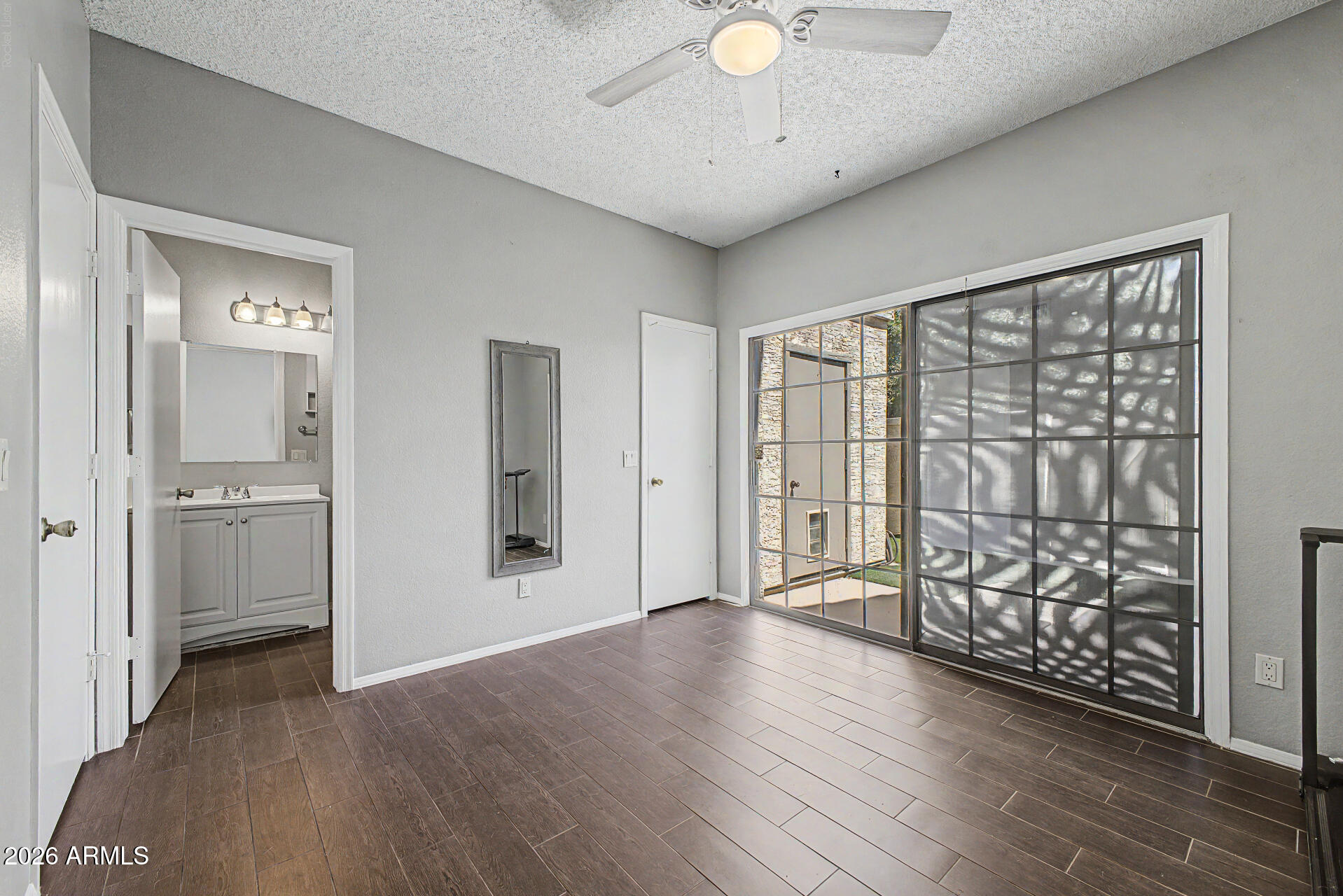 TOWNES AT SOUTH MEADOW - Residential