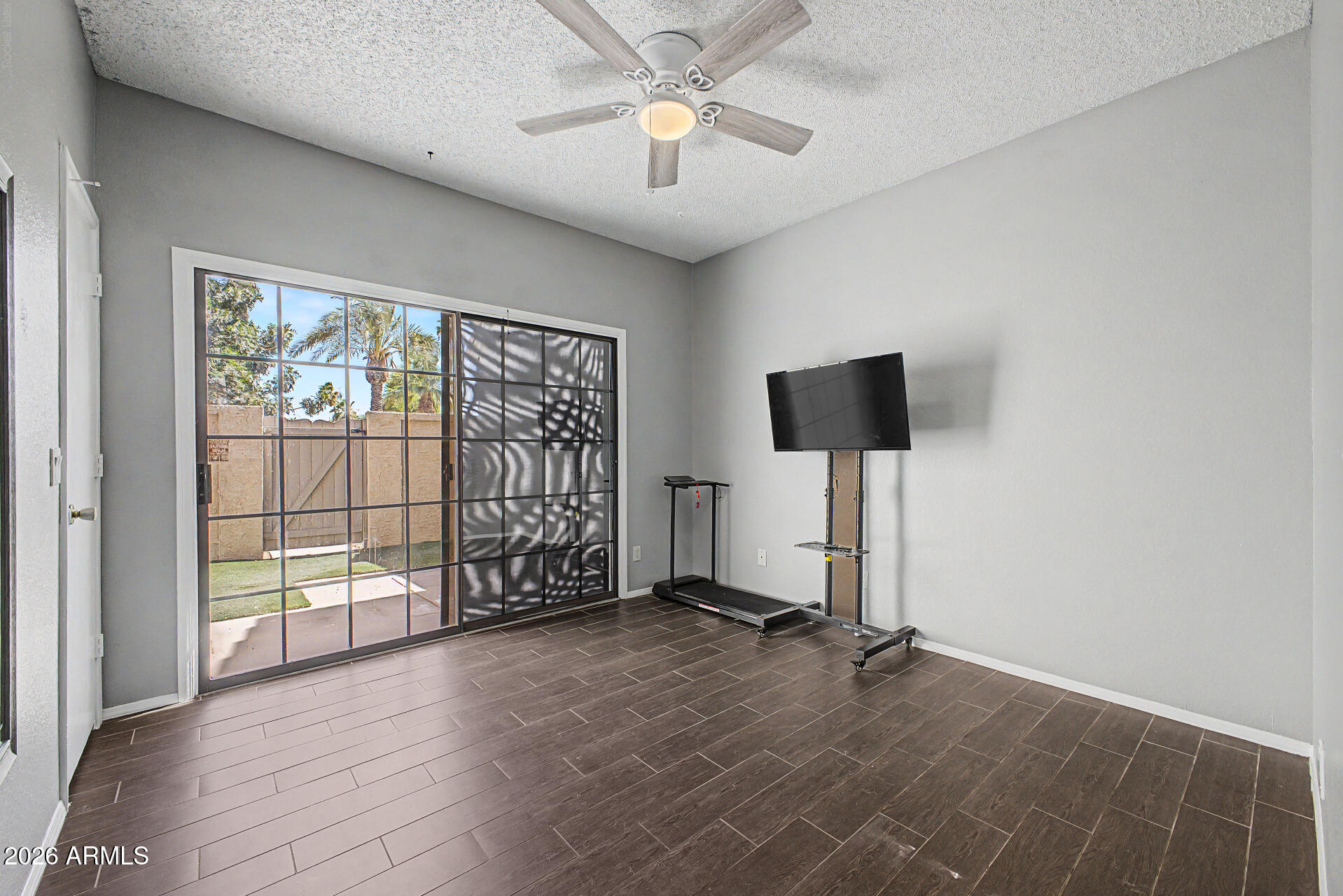 TOWNES AT SOUTH MEADOW - Residential