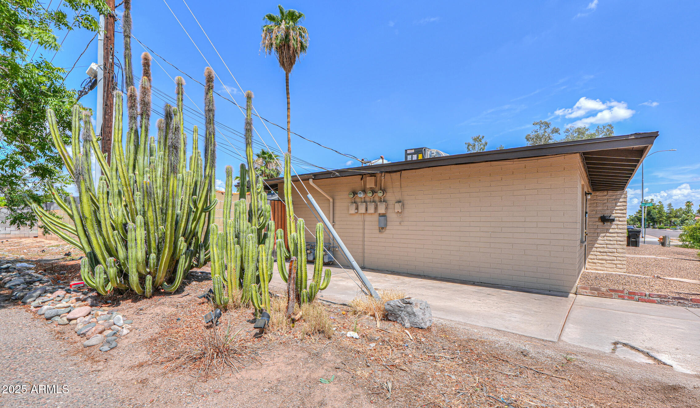 WESTERN VILLA - Residential Income