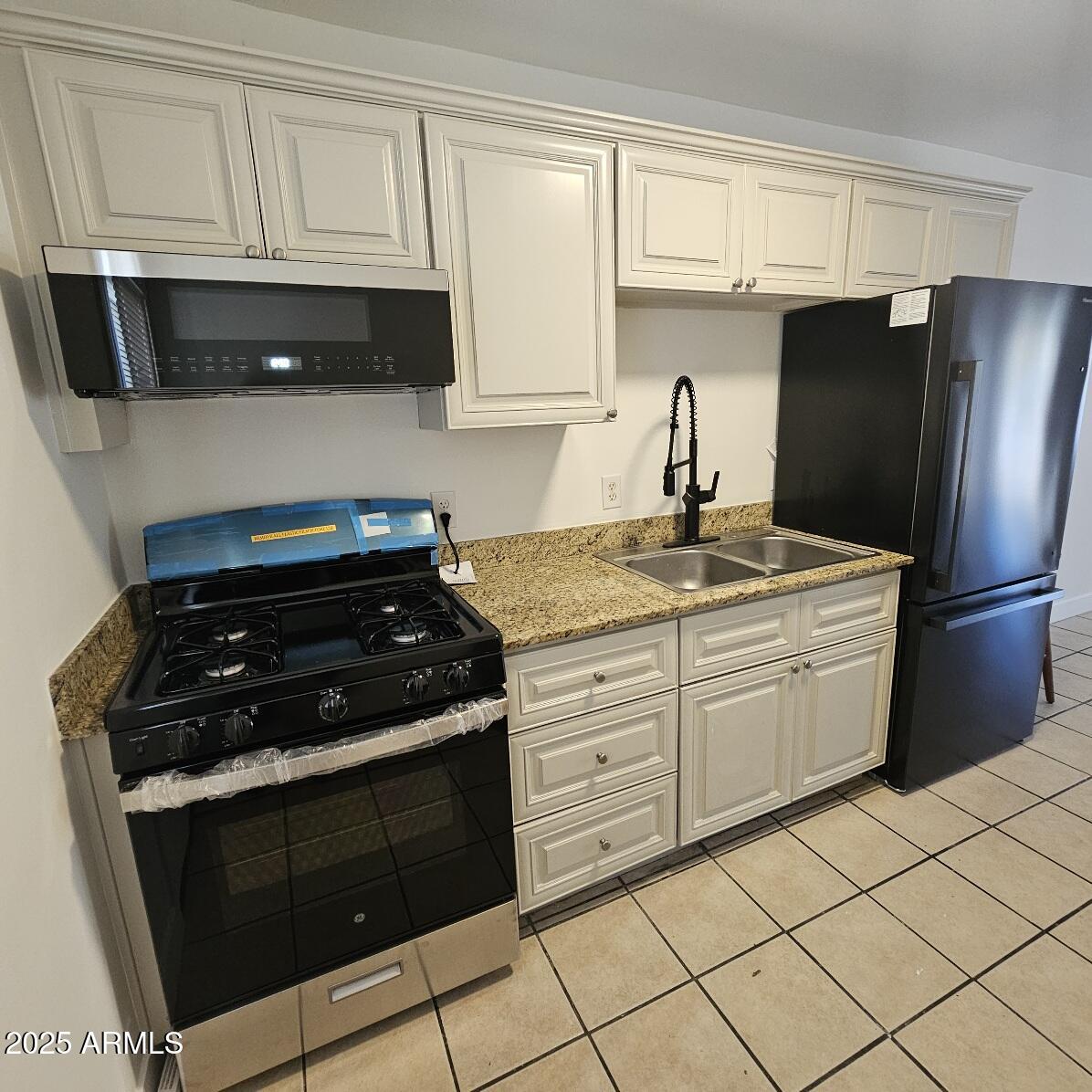 WESTERN VILLA - Residential Income