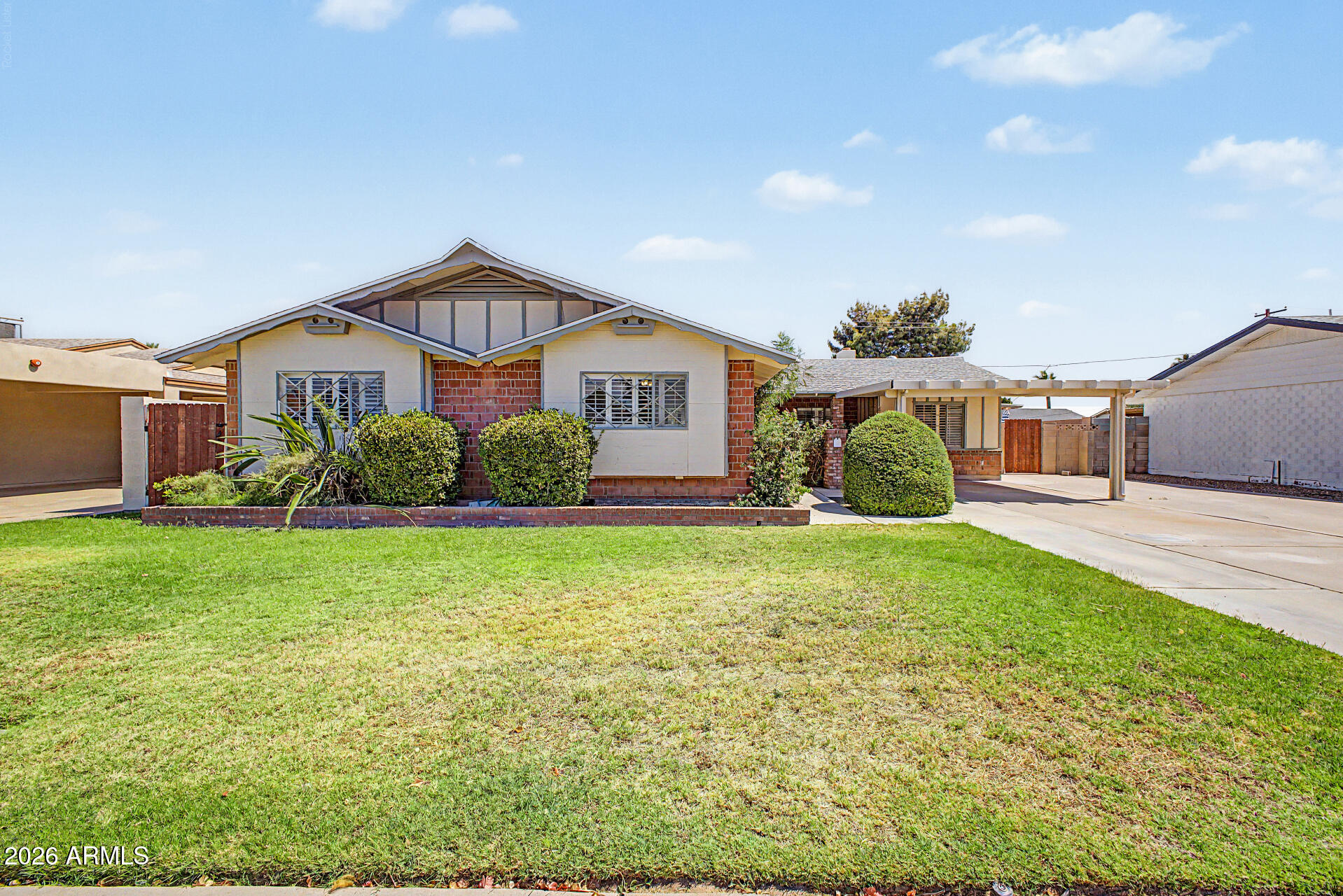 SCOTTSDALE ESTATES - Residential Lease