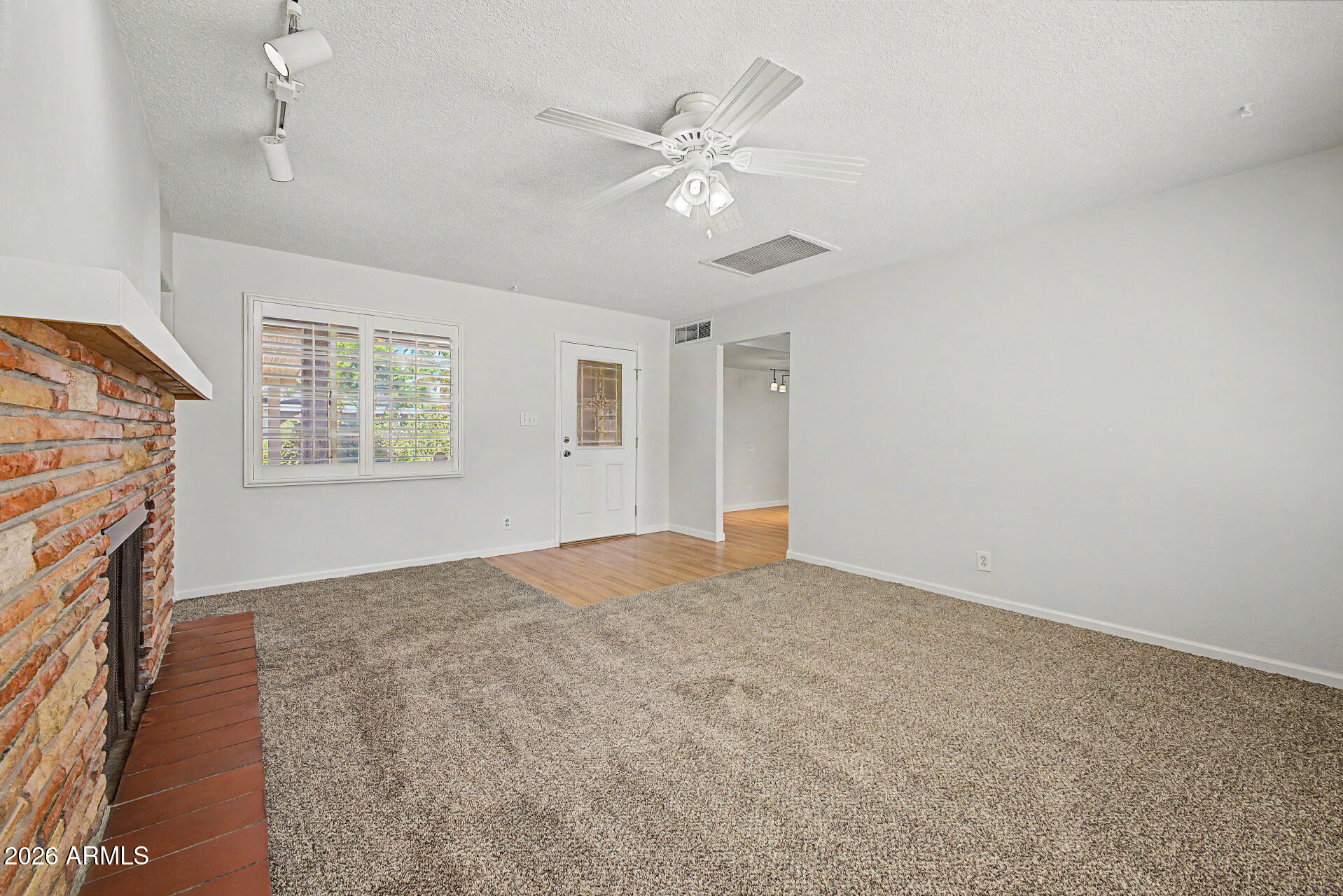 SCOTTSDALE ESTATES - Residential Lease