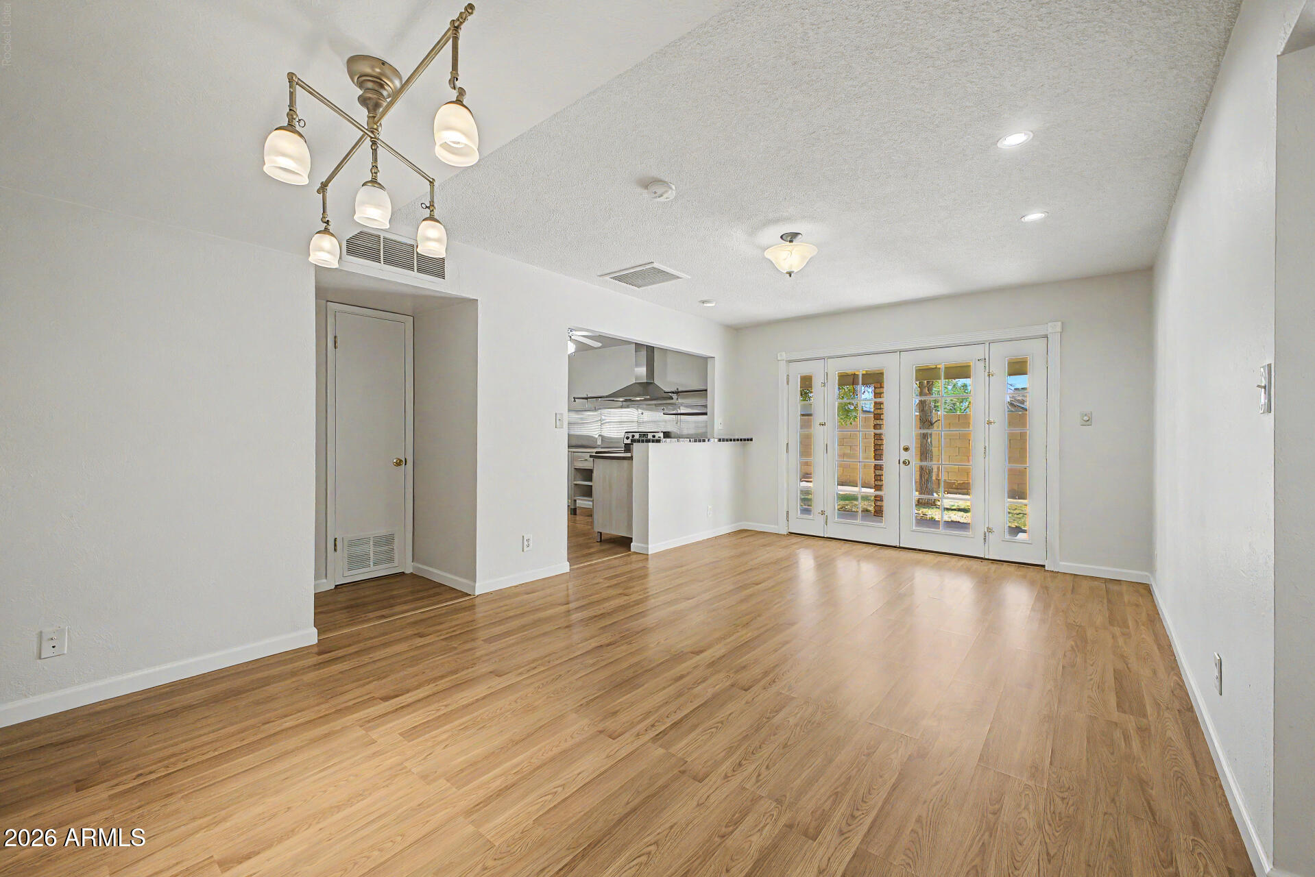 SCOTTSDALE ESTATES - Residential Lease