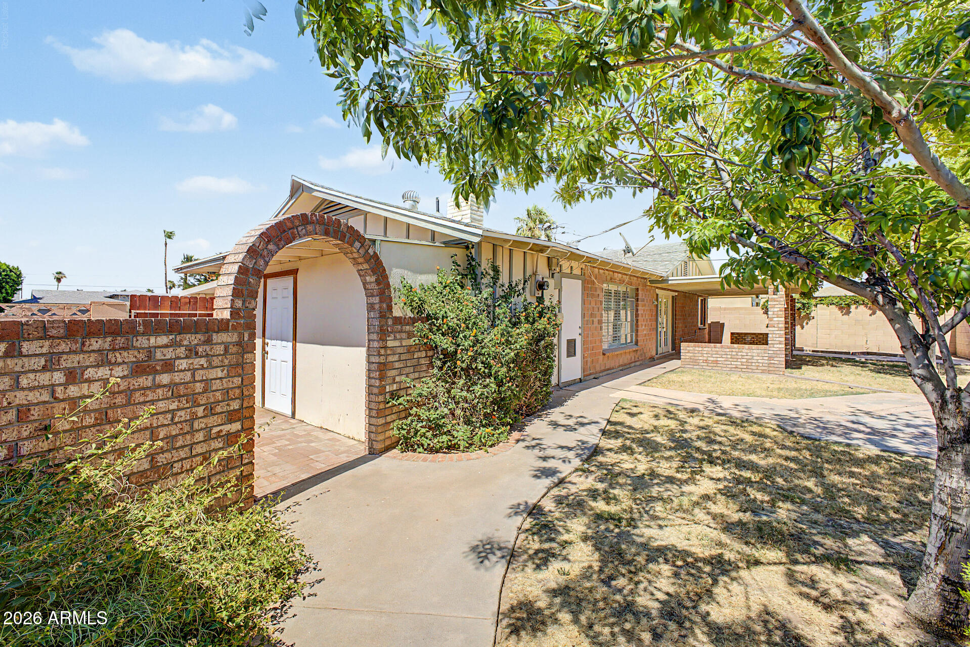 SCOTTSDALE ESTATES - Residential Lease