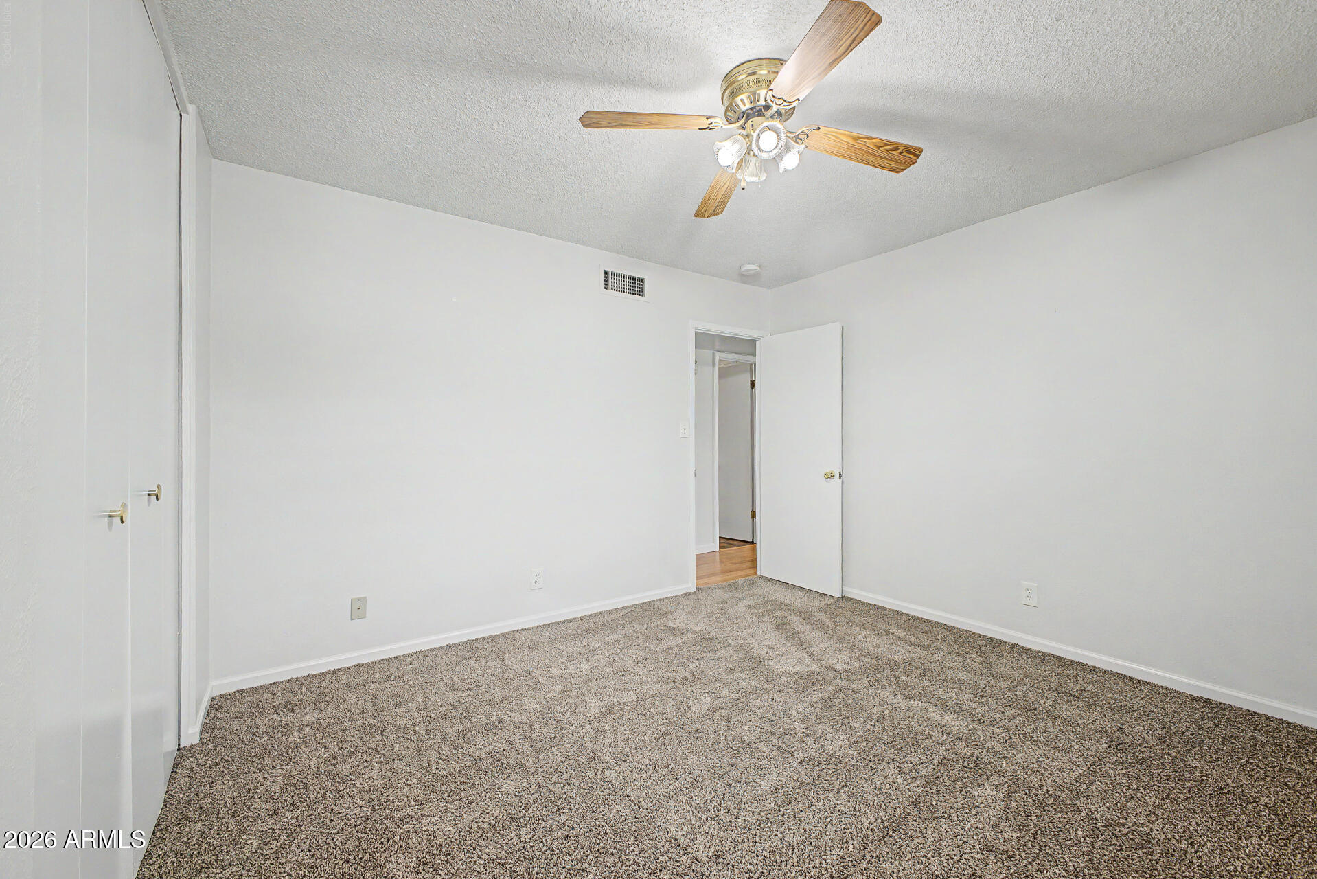 SCOTTSDALE ESTATES - Residential Lease