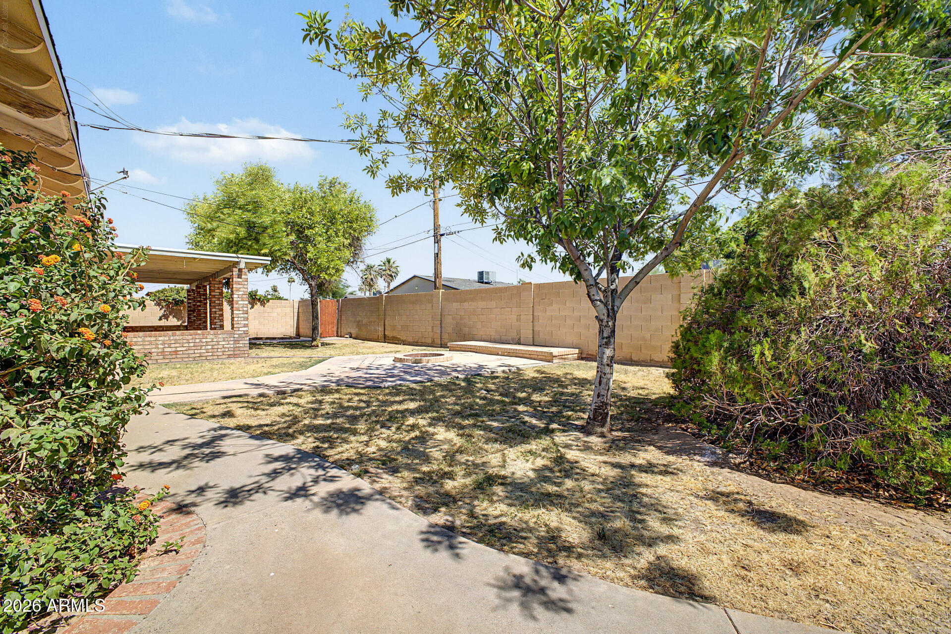 SCOTTSDALE ESTATES - Residential Lease