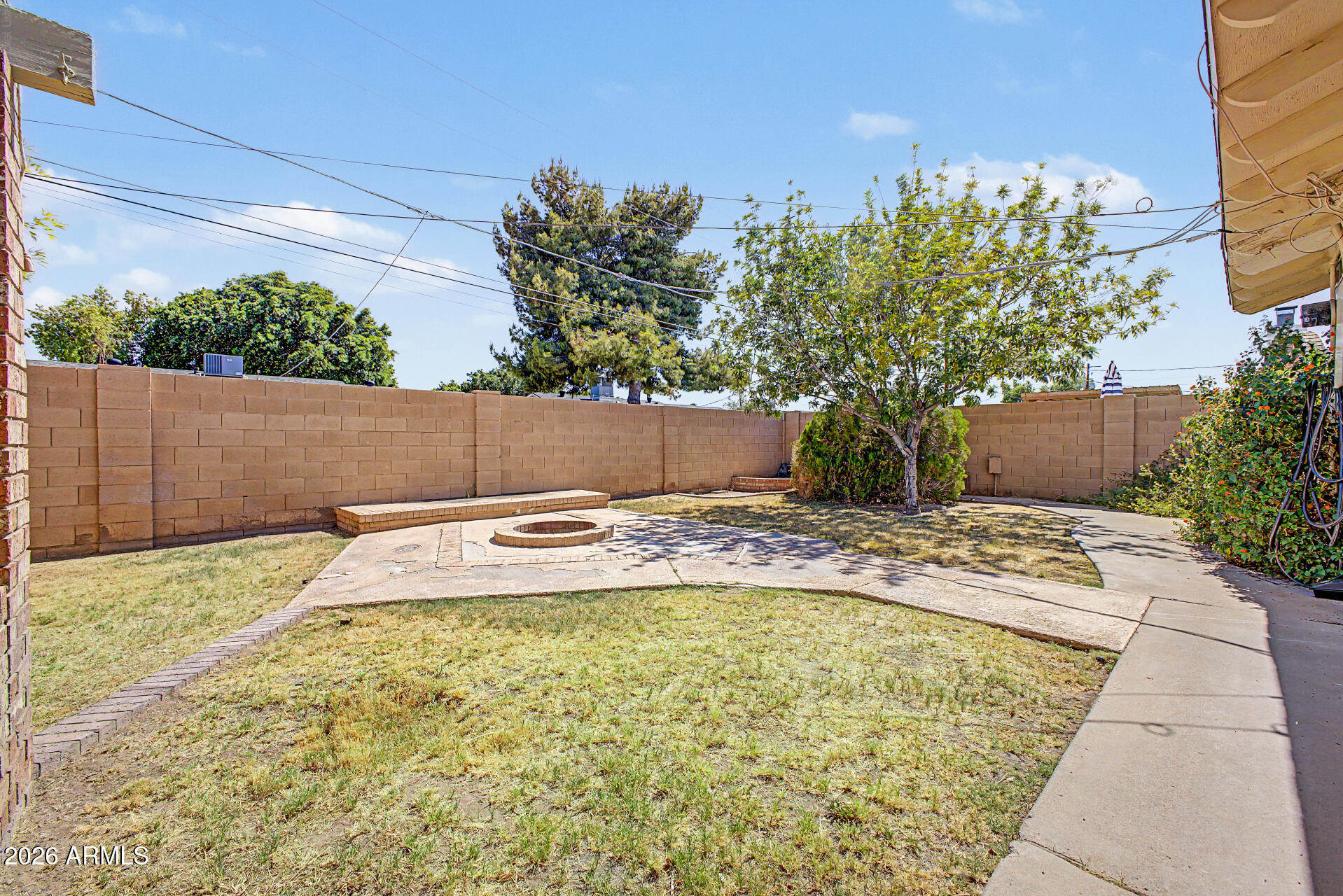 SCOTTSDALE ESTATES - Residential Lease