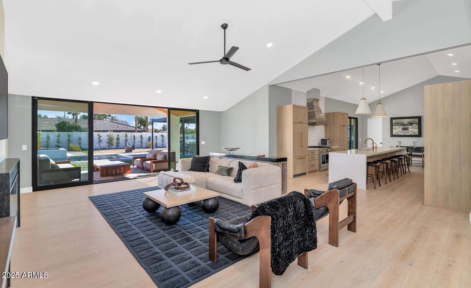 LAS SOMBRAS 2 - Residential