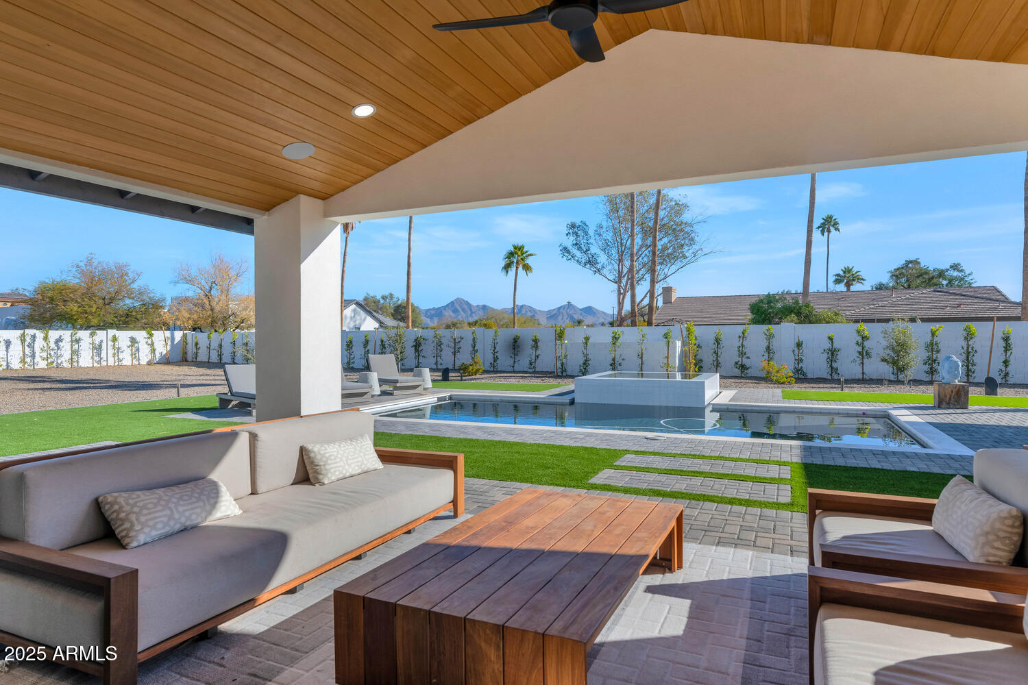 LAS SOMBRAS 2 - Residential