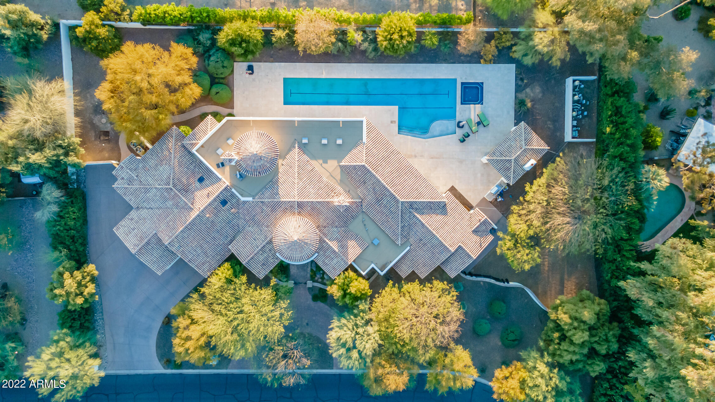 WHITE ESTATES AMD - Residential