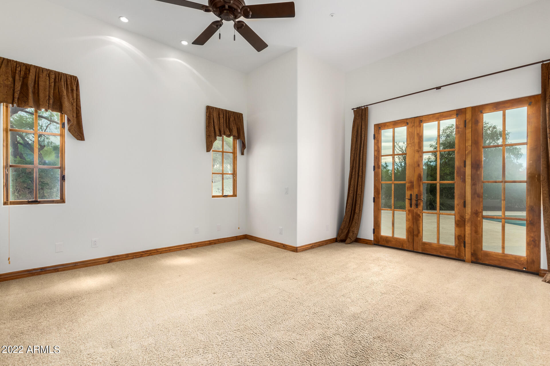 WHITE ESTATES AMD - Residential