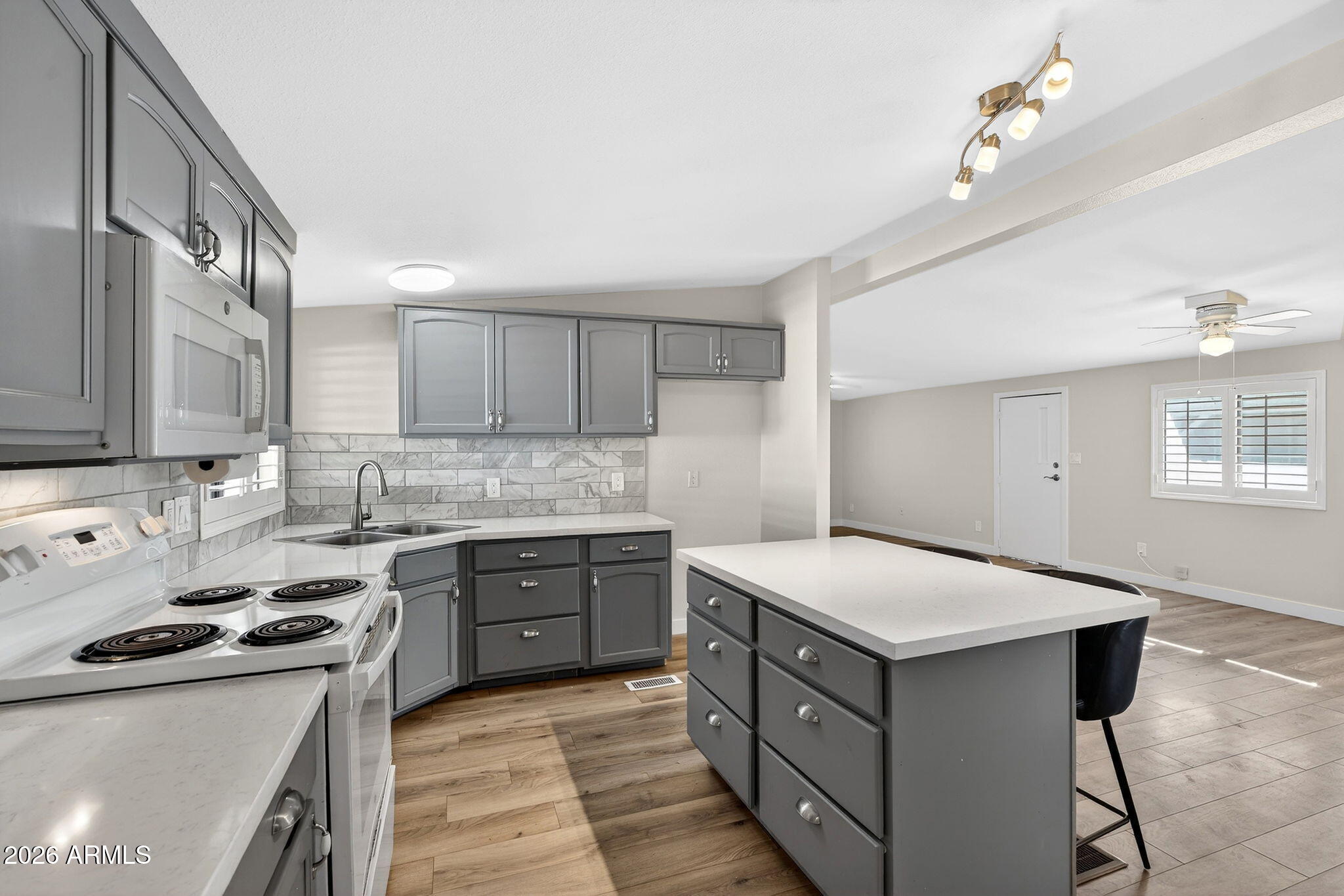 DESERT VISTA PLACE LOT 1-227 TR A-L - Residential