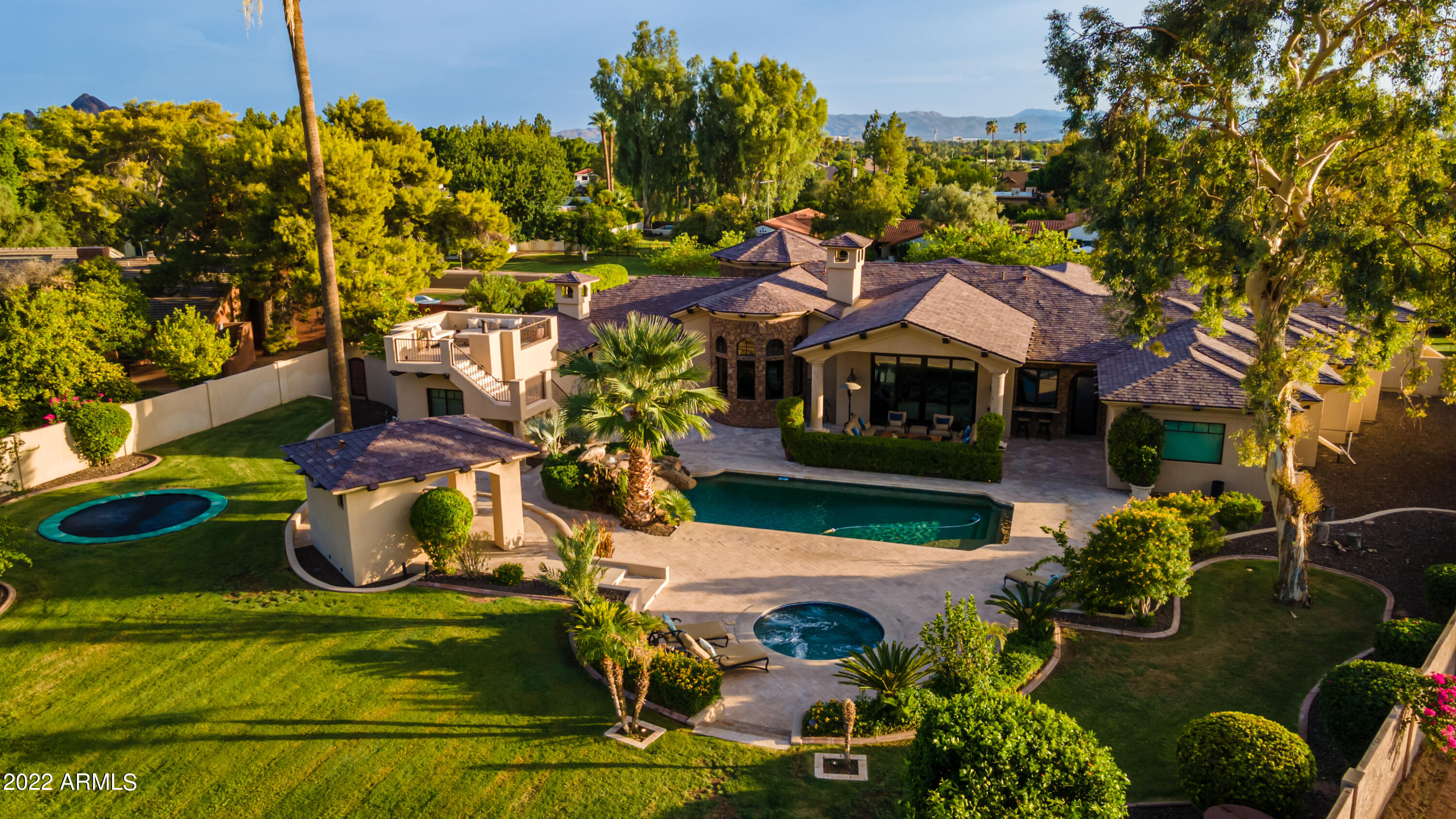 ROYAL TERRACE AMD - Residential