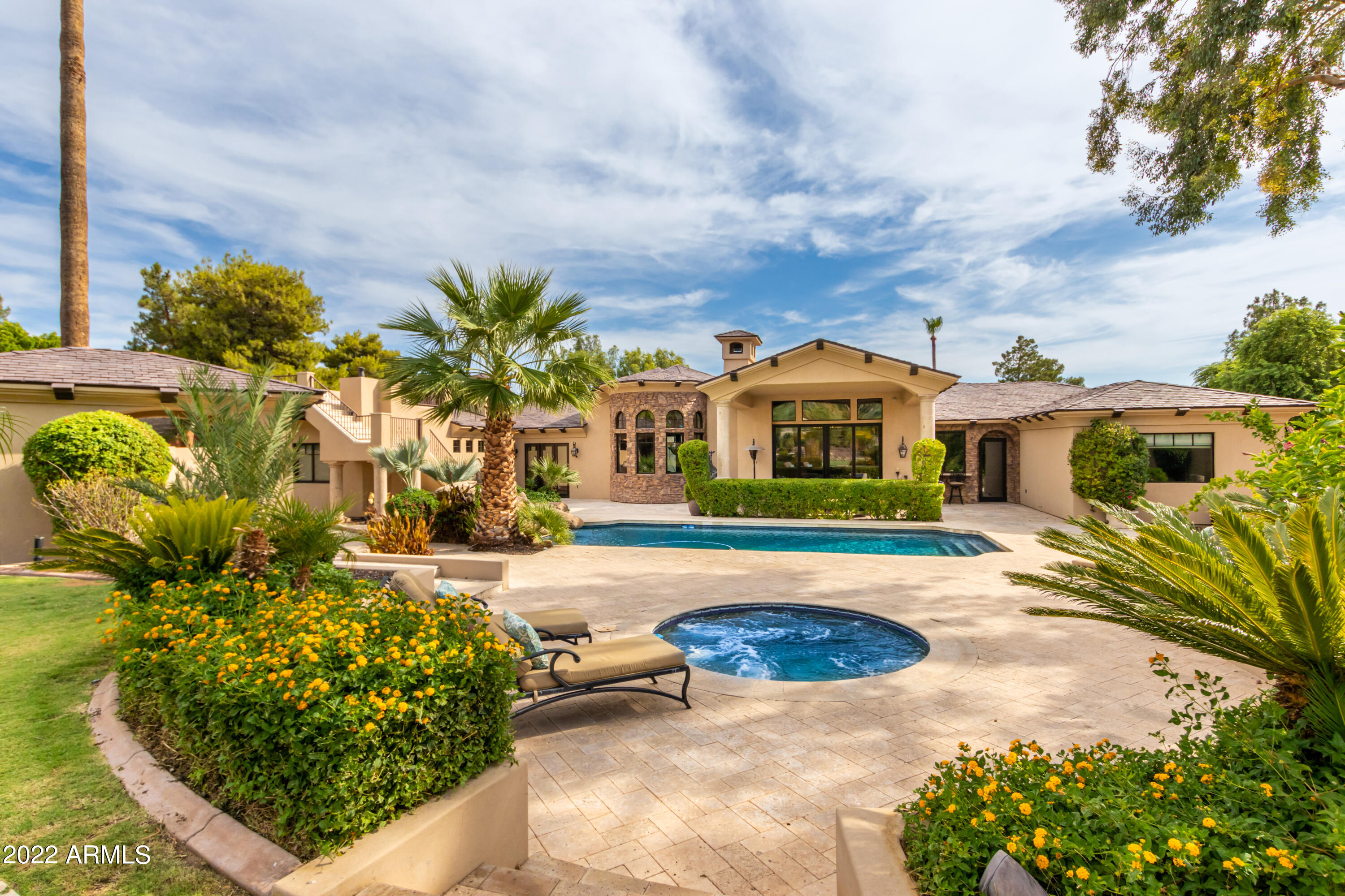 ROYAL TERRACE AMD - Residential