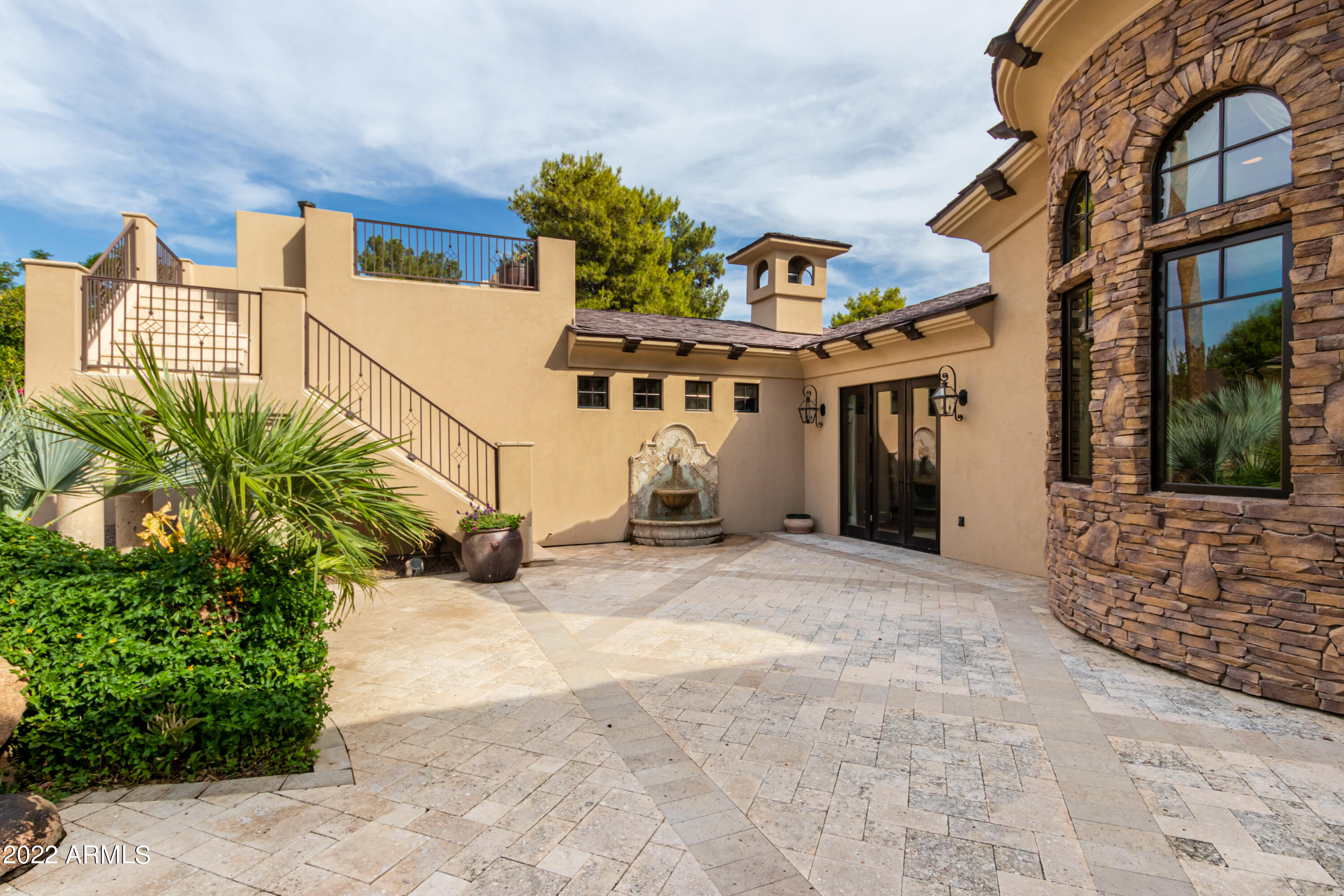 ROYAL TERRACE AMD - Residential
