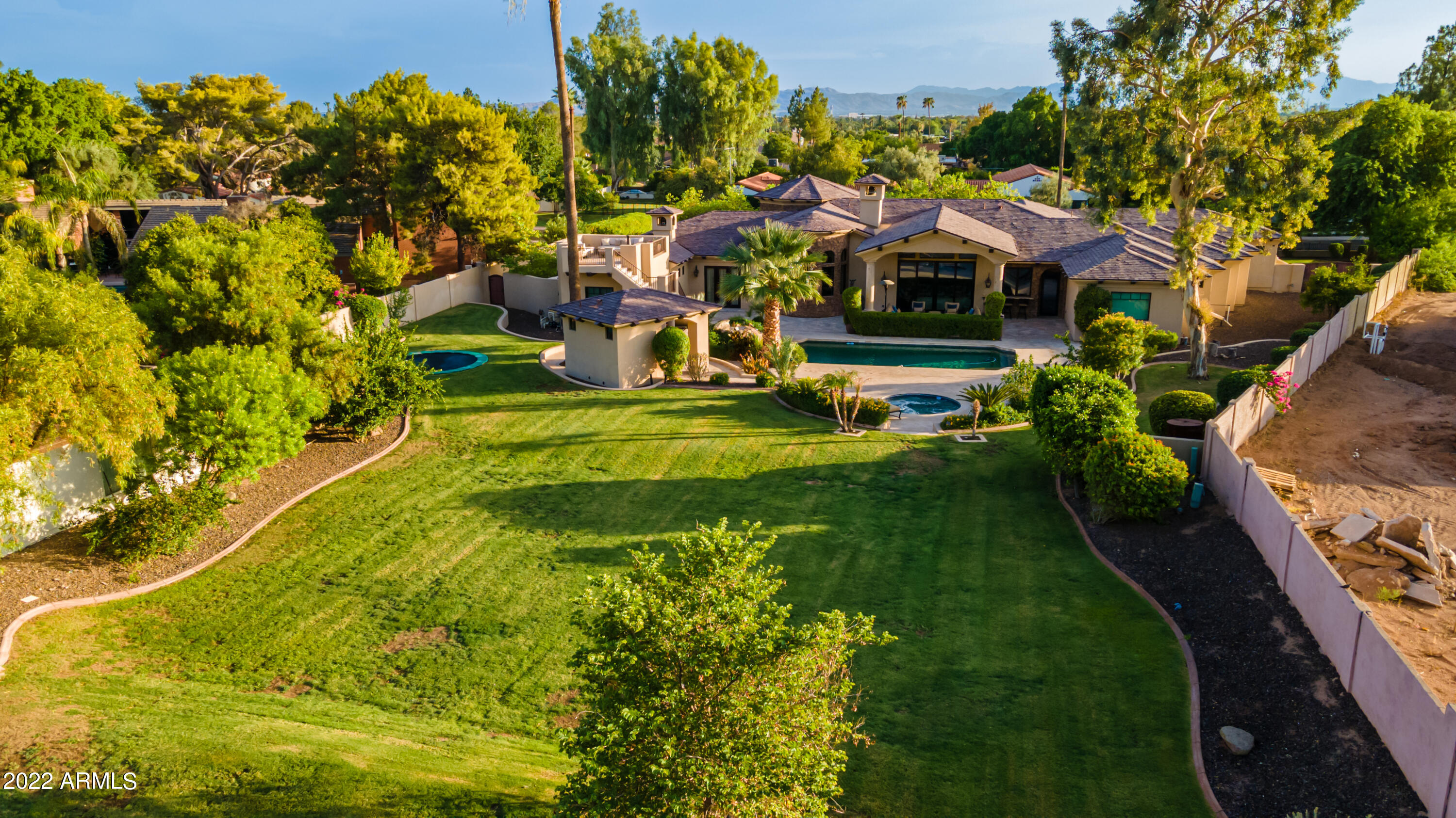 ROYAL TERRACE AMD - Residential