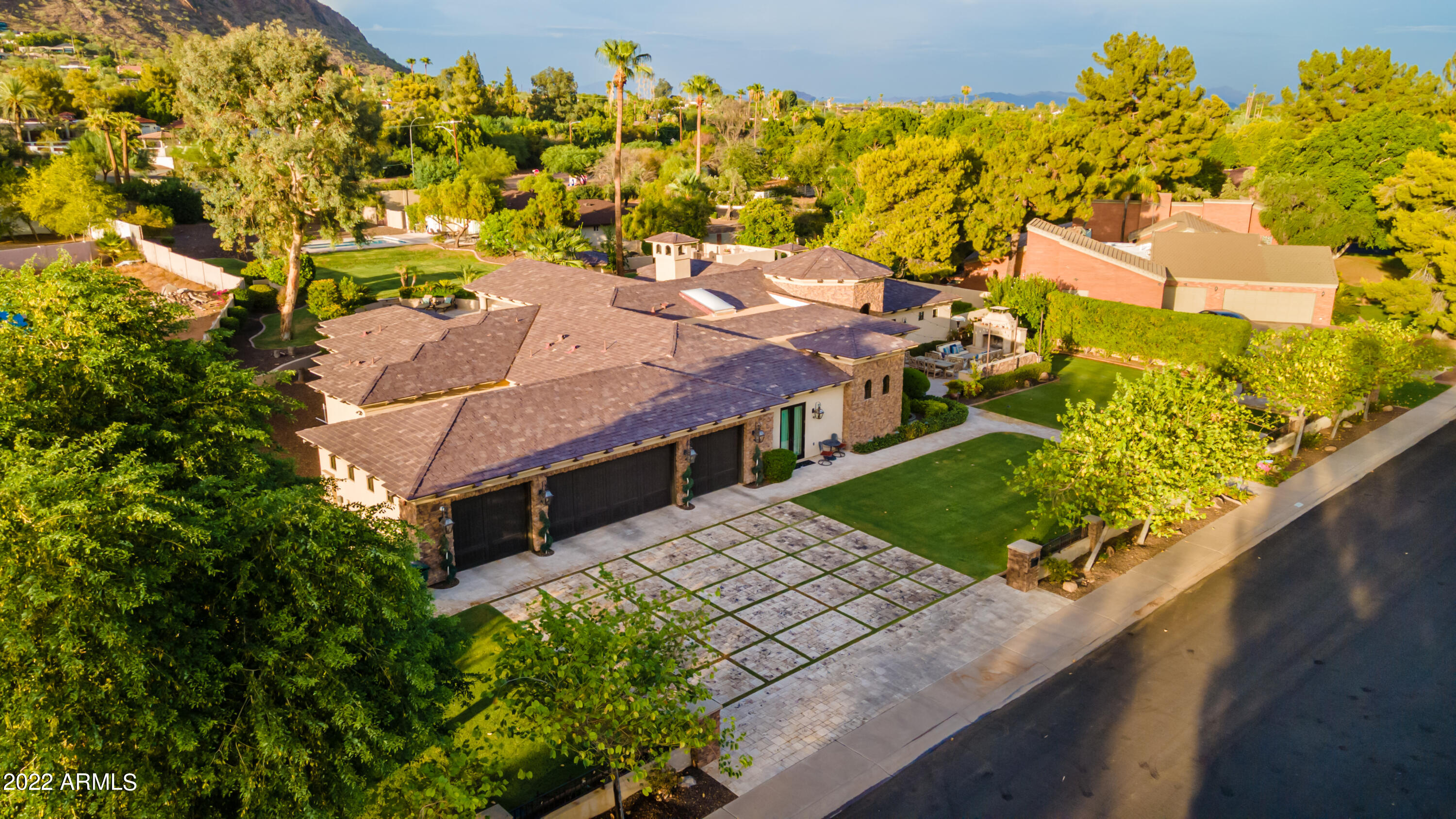 ROYAL TERRACE AMD - Residential