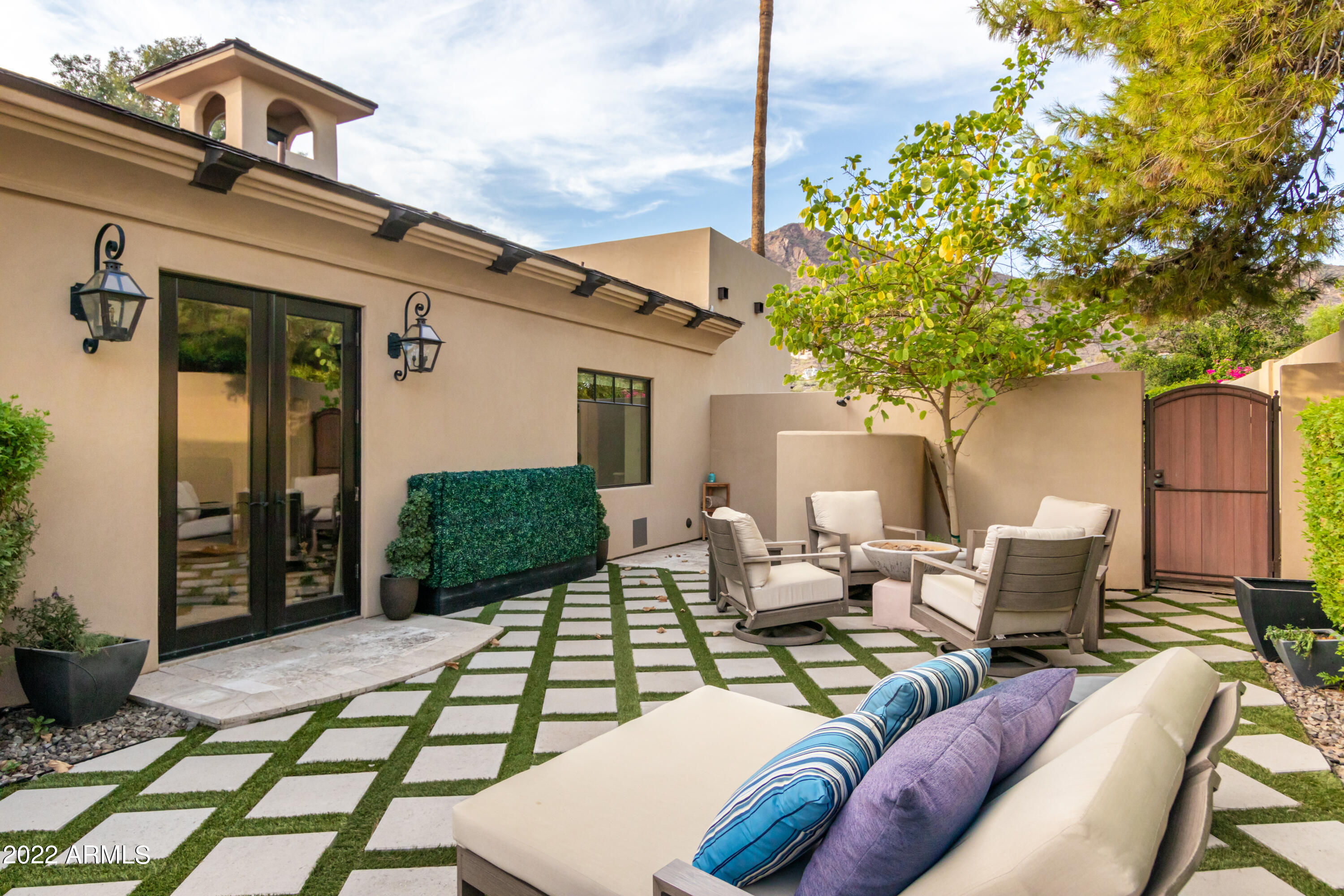ROYAL TERRACE AMD - Residential