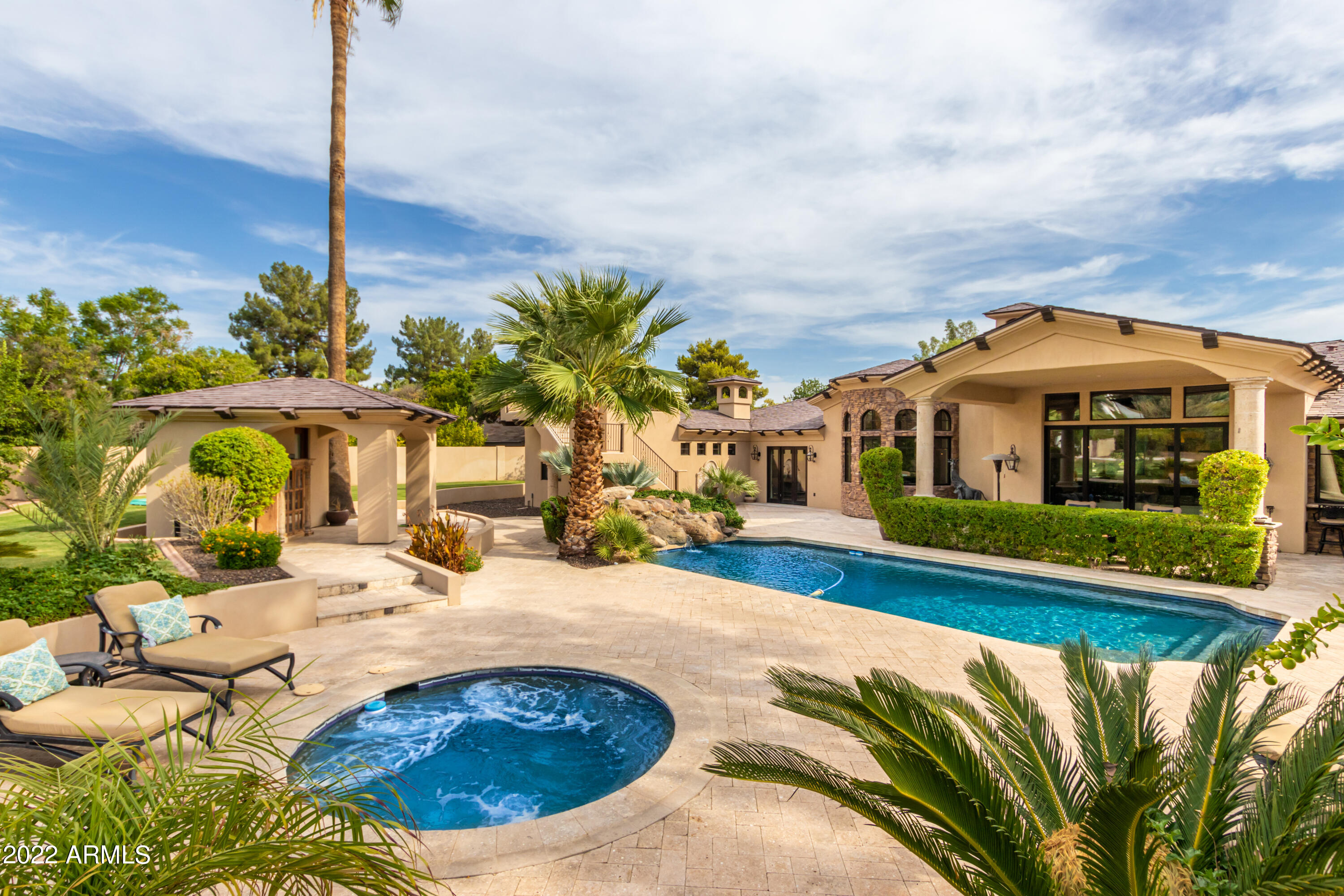 ROYAL TERRACE AMD - Residential