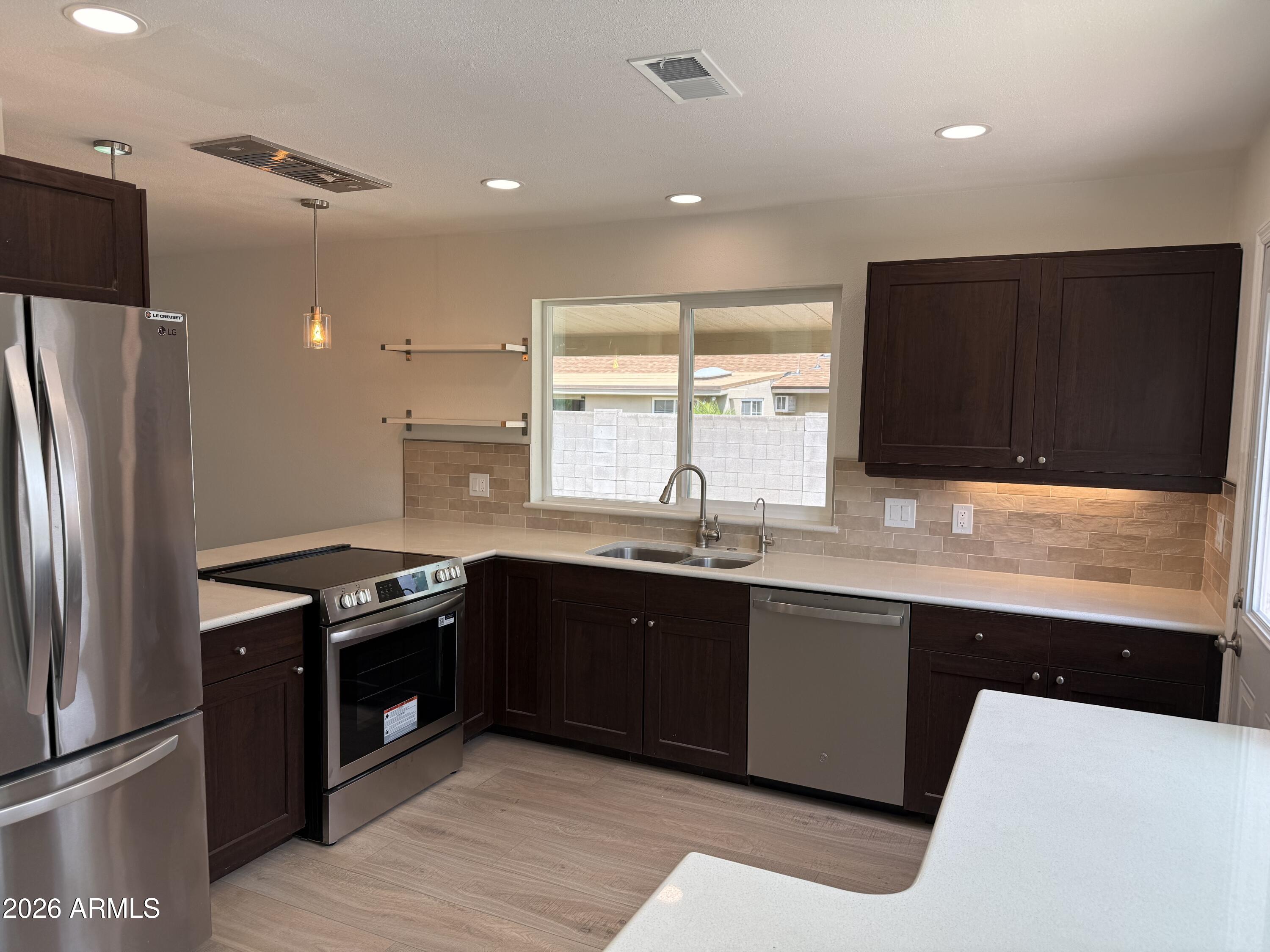 MELROSE PARK PARADISE - Residential