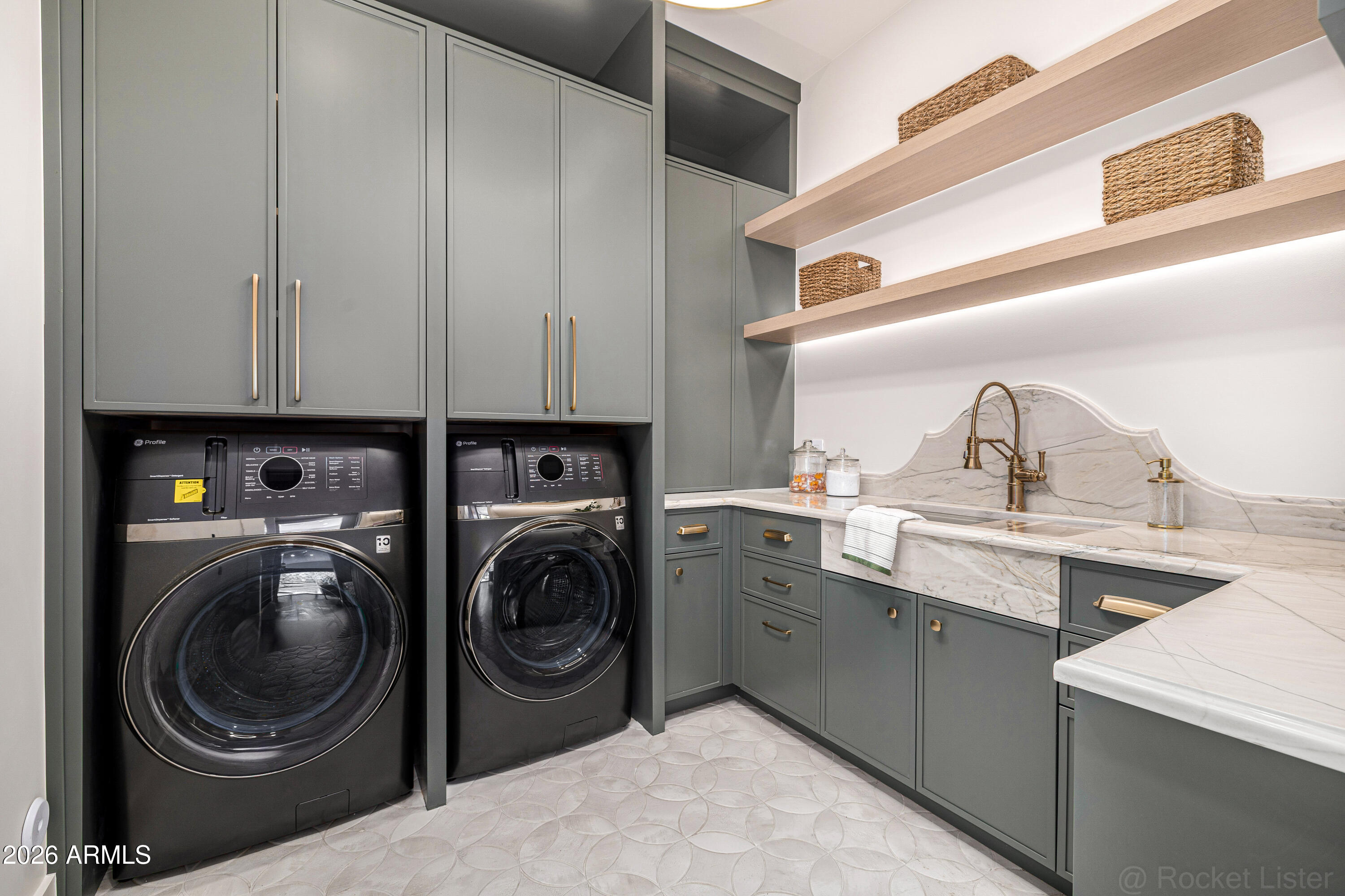 PARADISE VALLEY PALMS UNIT 5 AMD - Residential