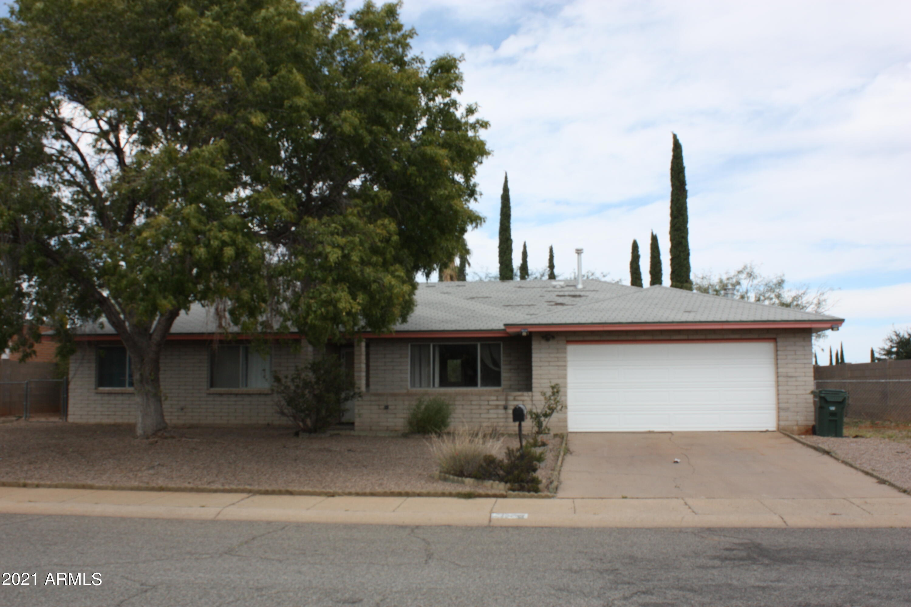 Cute 3 bedroom 2 bath home with custom walls in entryway and kitchen.  Large fenced backyard with shed.  Washer and dryer included.  Newer water heater and A/C unit.