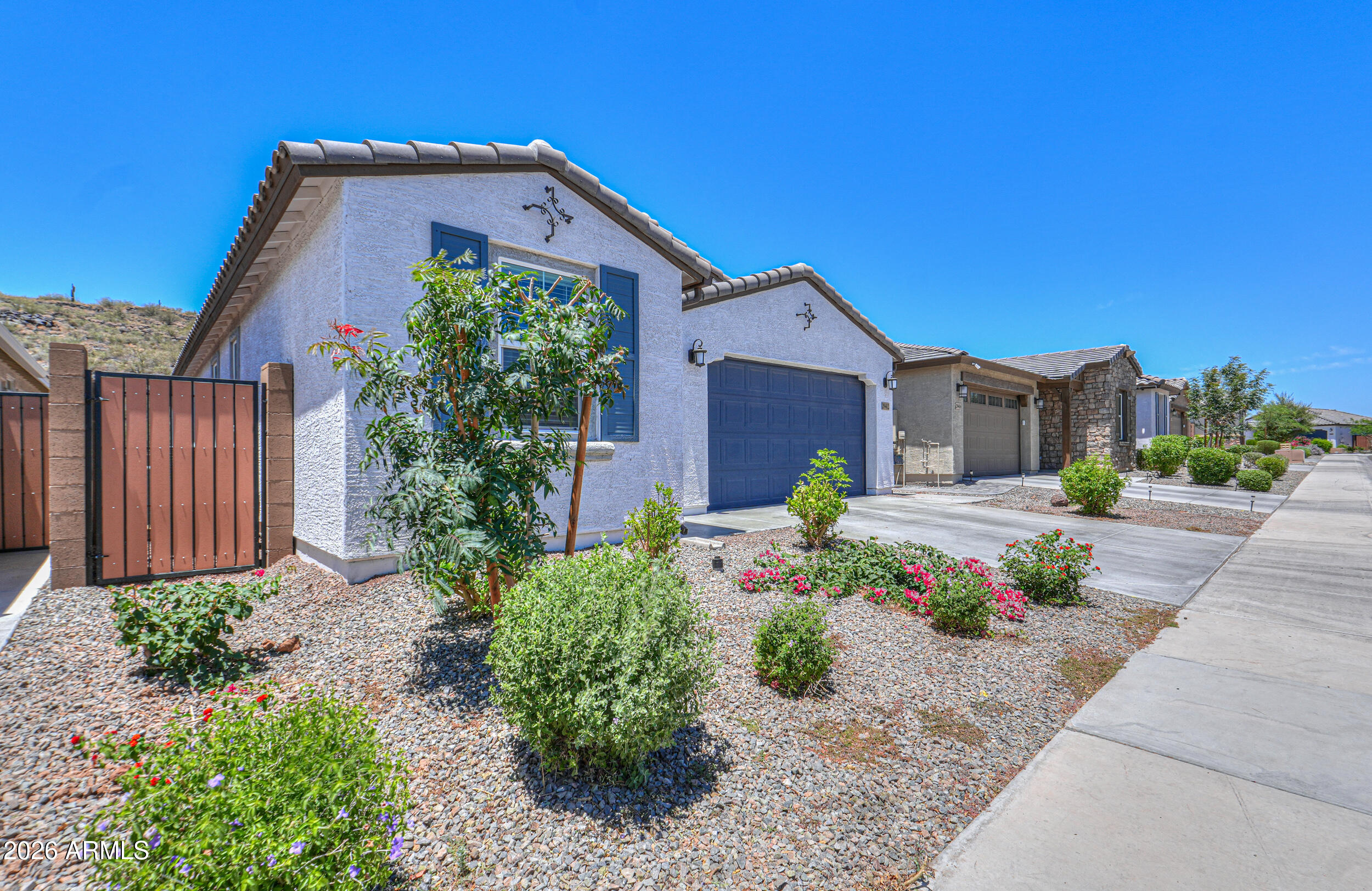 MIDDLE VISTAS - Residential