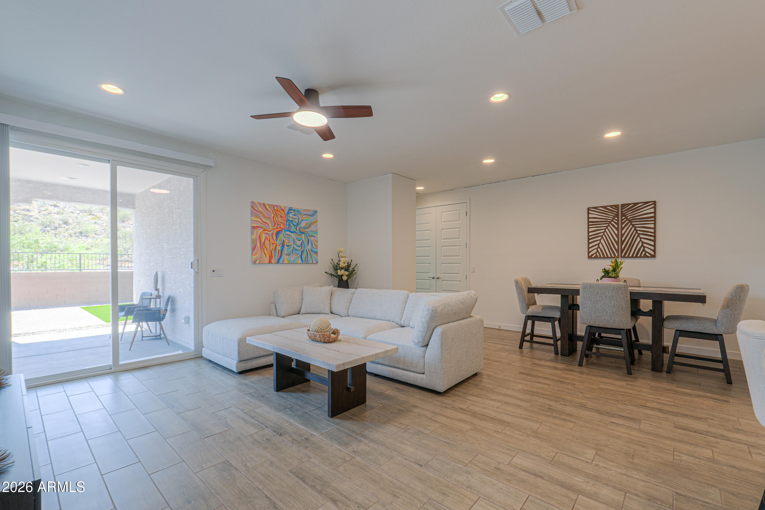 MIDDLE VISTAS - Residential