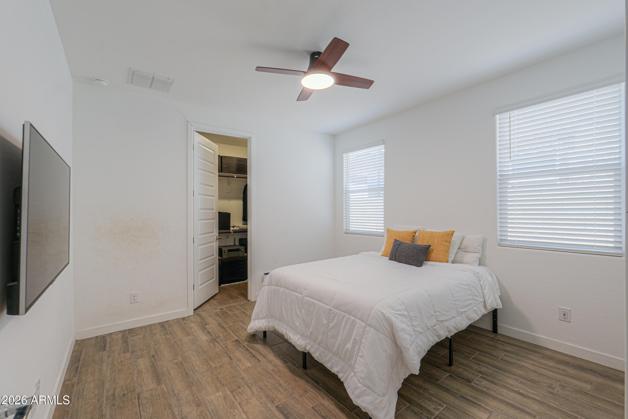 MIDDLE VISTAS - Residential