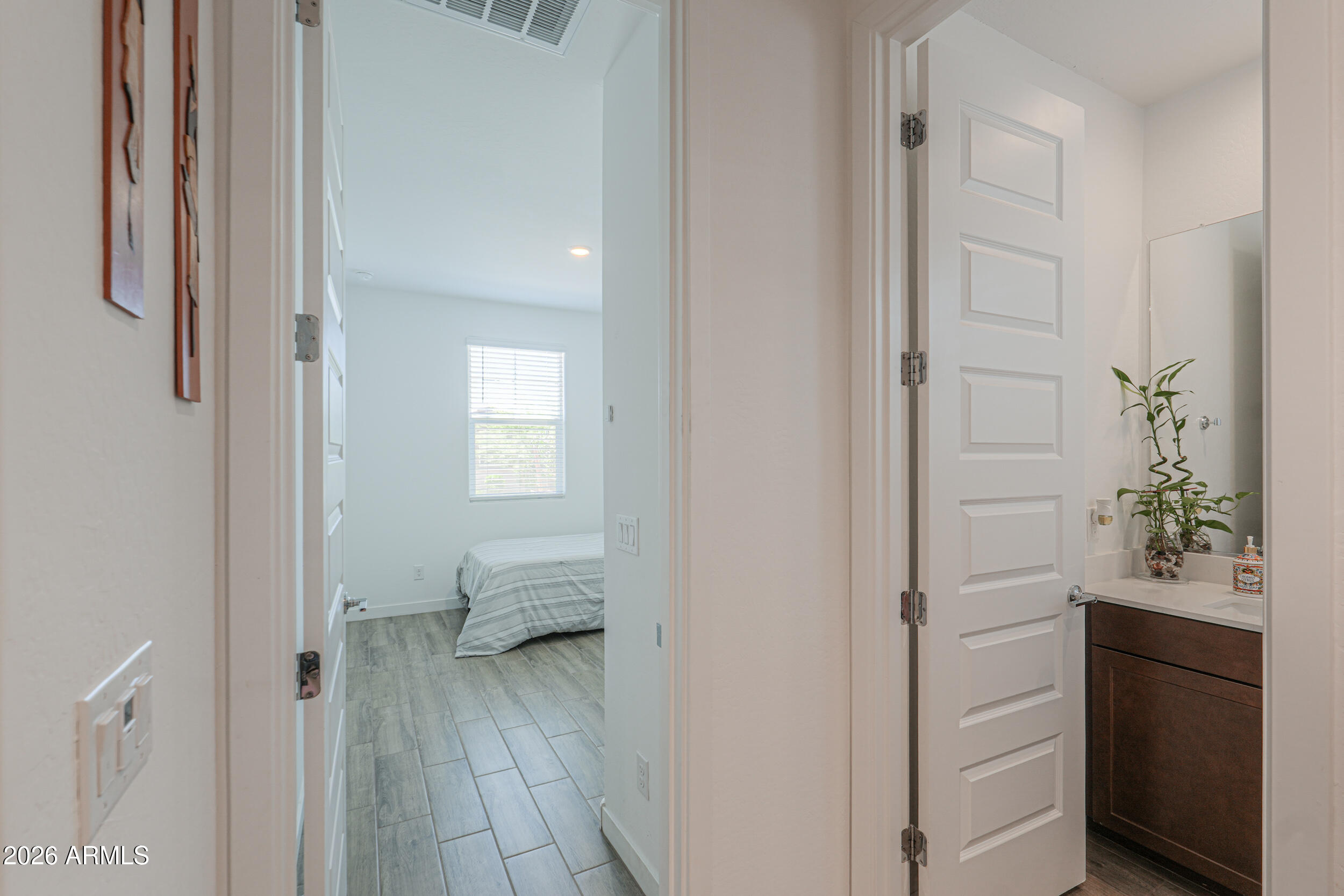 MIDDLE VISTAS - Residential