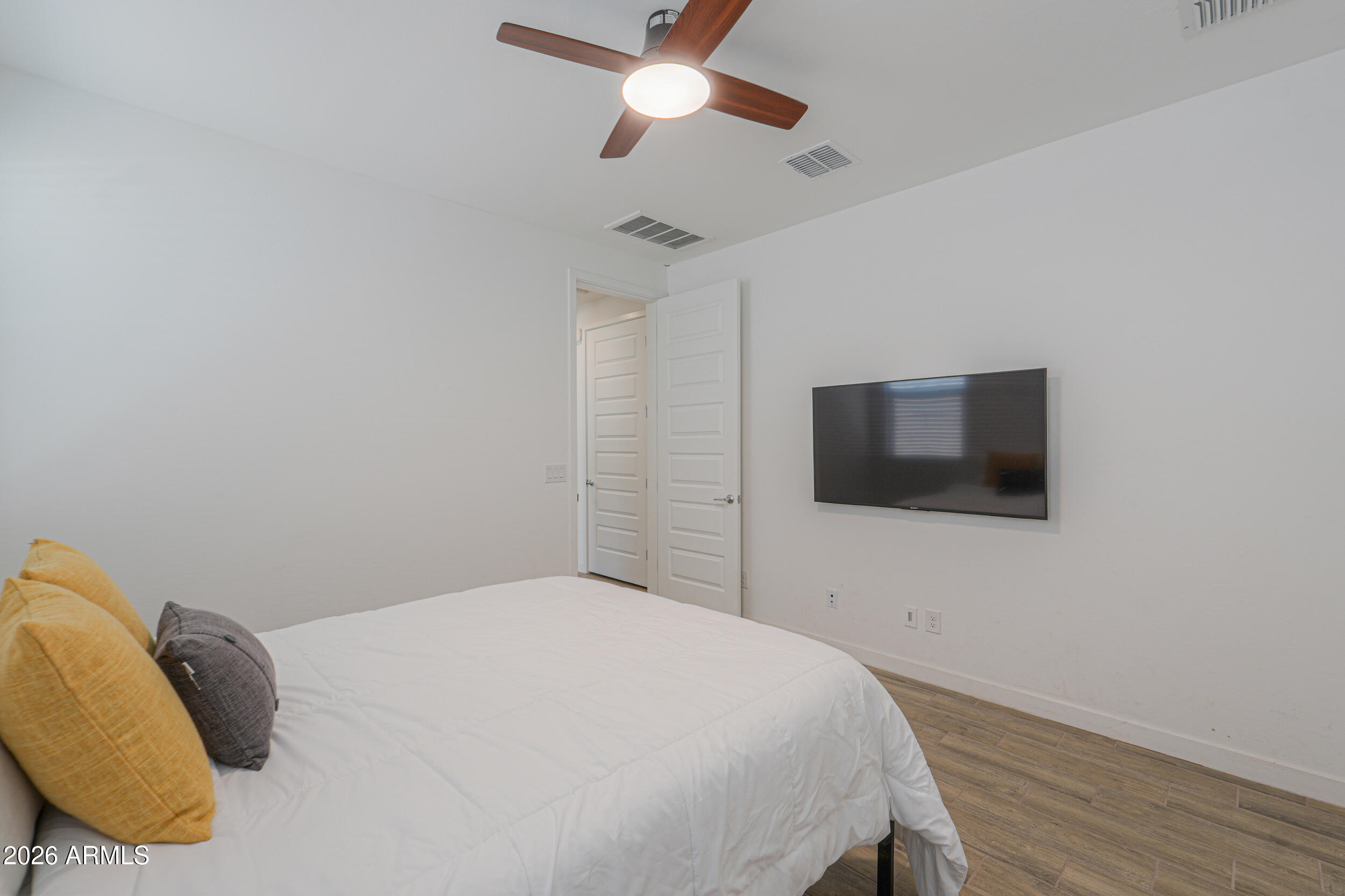 MIDDLE VISTAS - Residential
