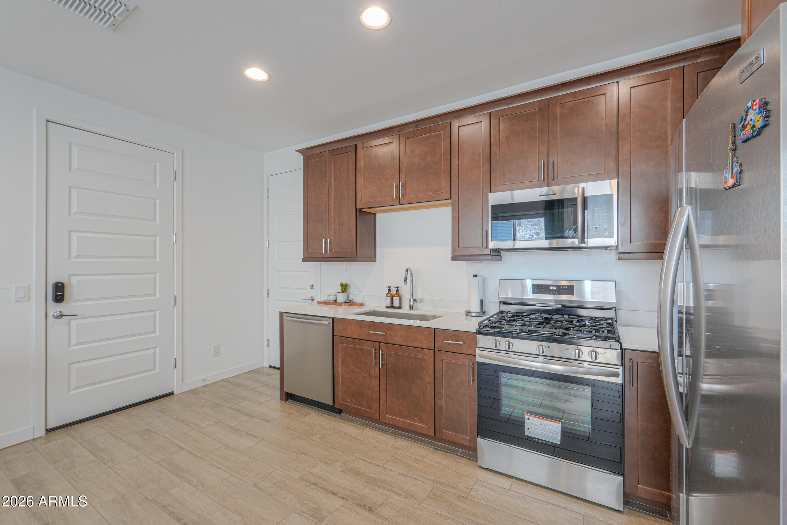 MIDDLE VISTAS - Residential