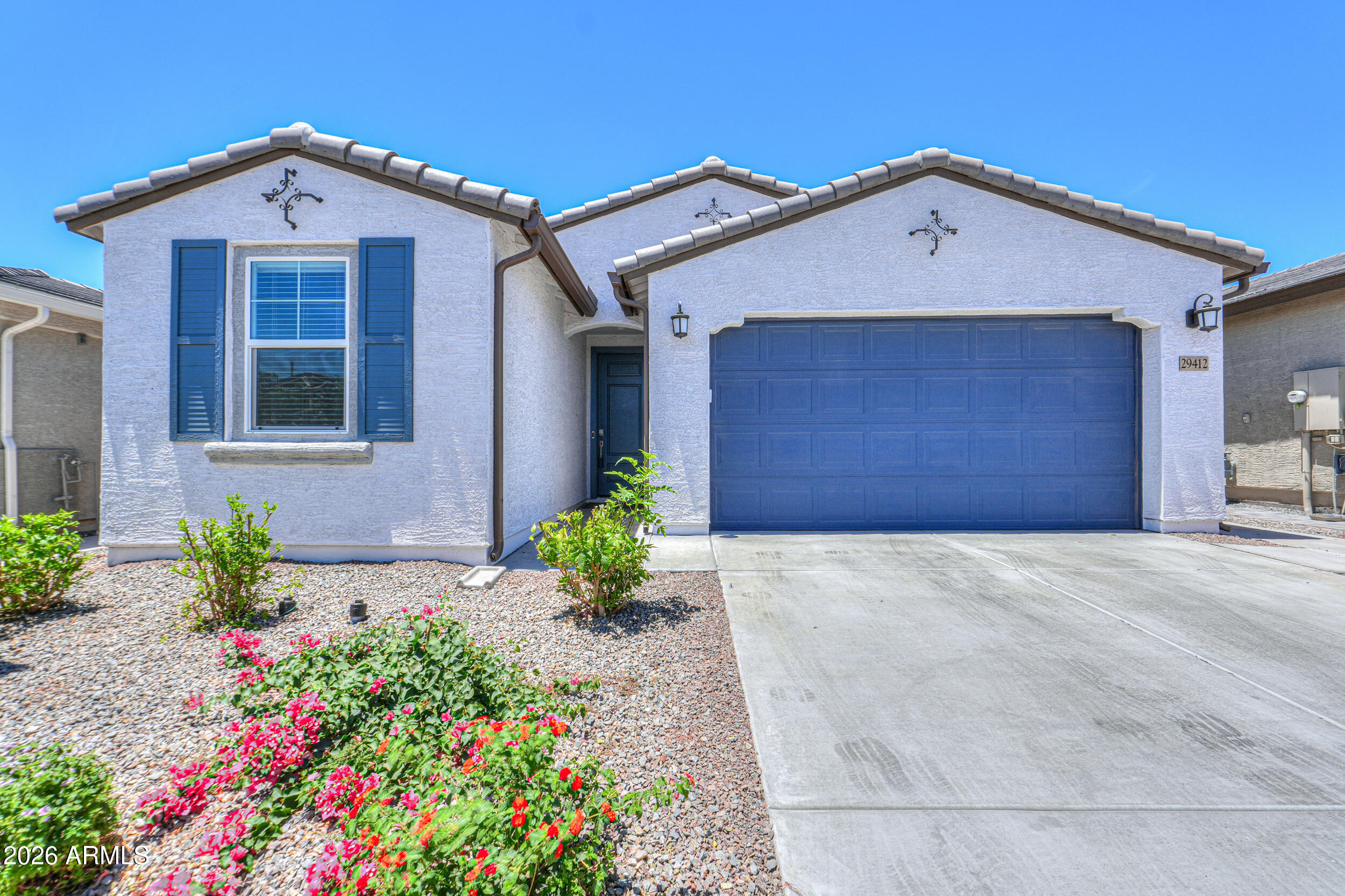MIDDLE VISTAS - Residential
