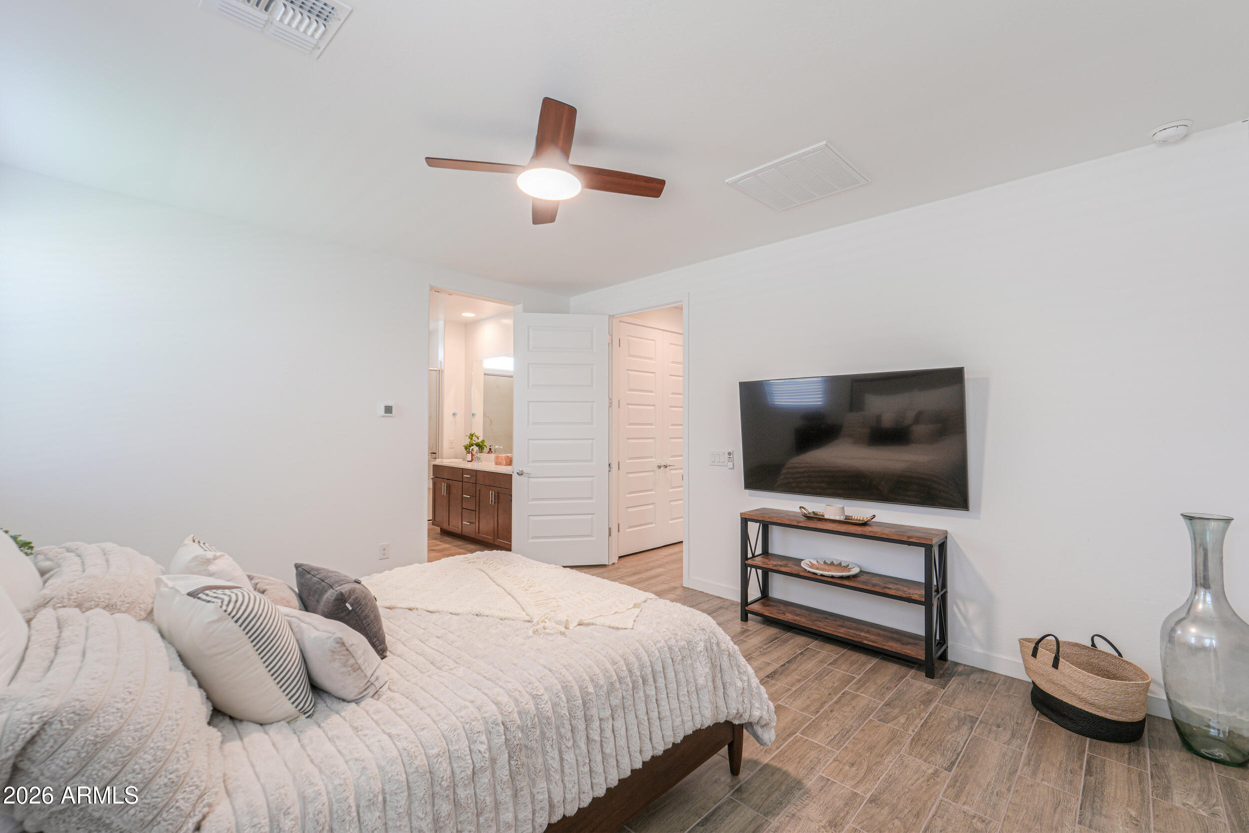 MIDDLE VISTAS - Residential