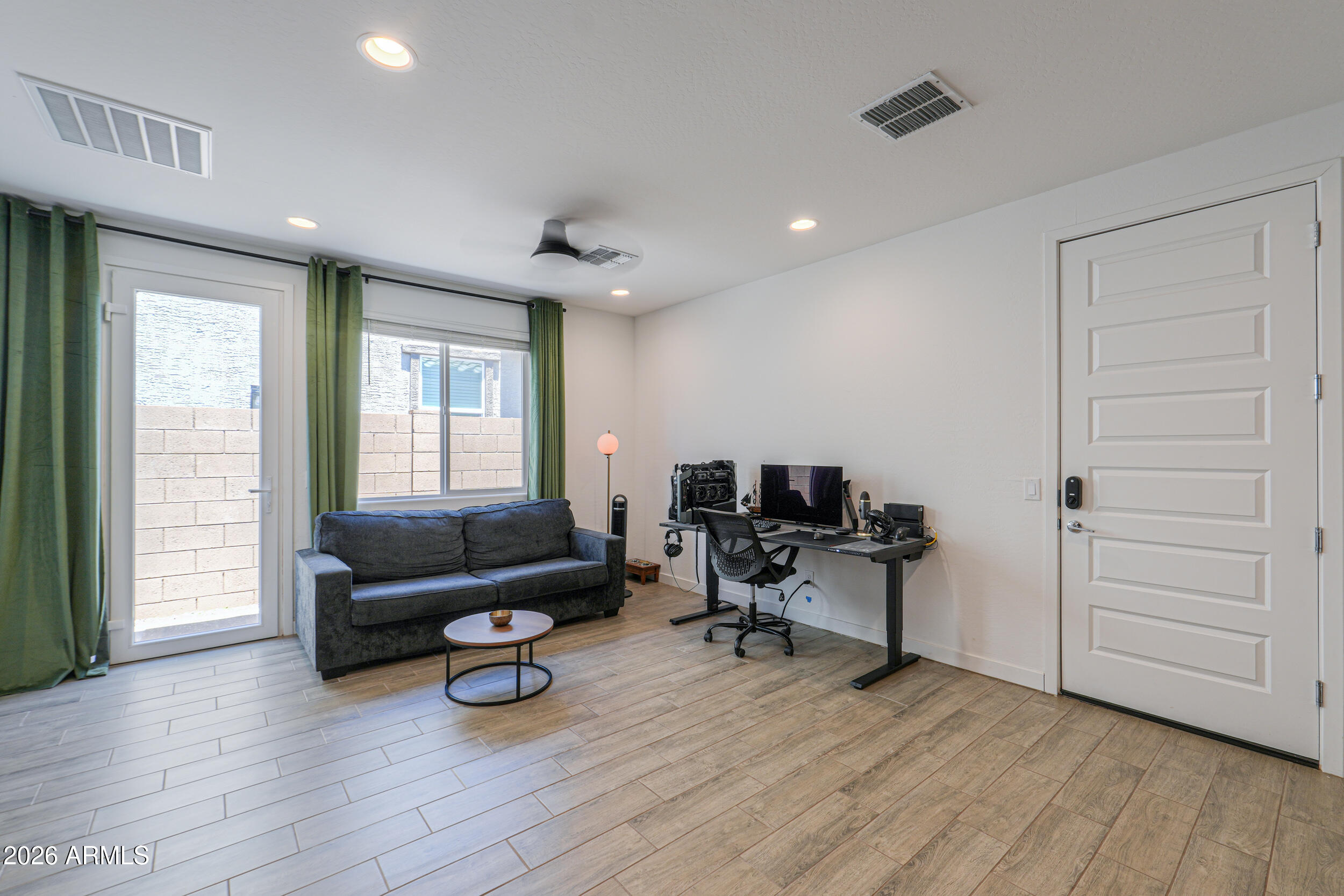 MIDDLE VISTAS - Residential