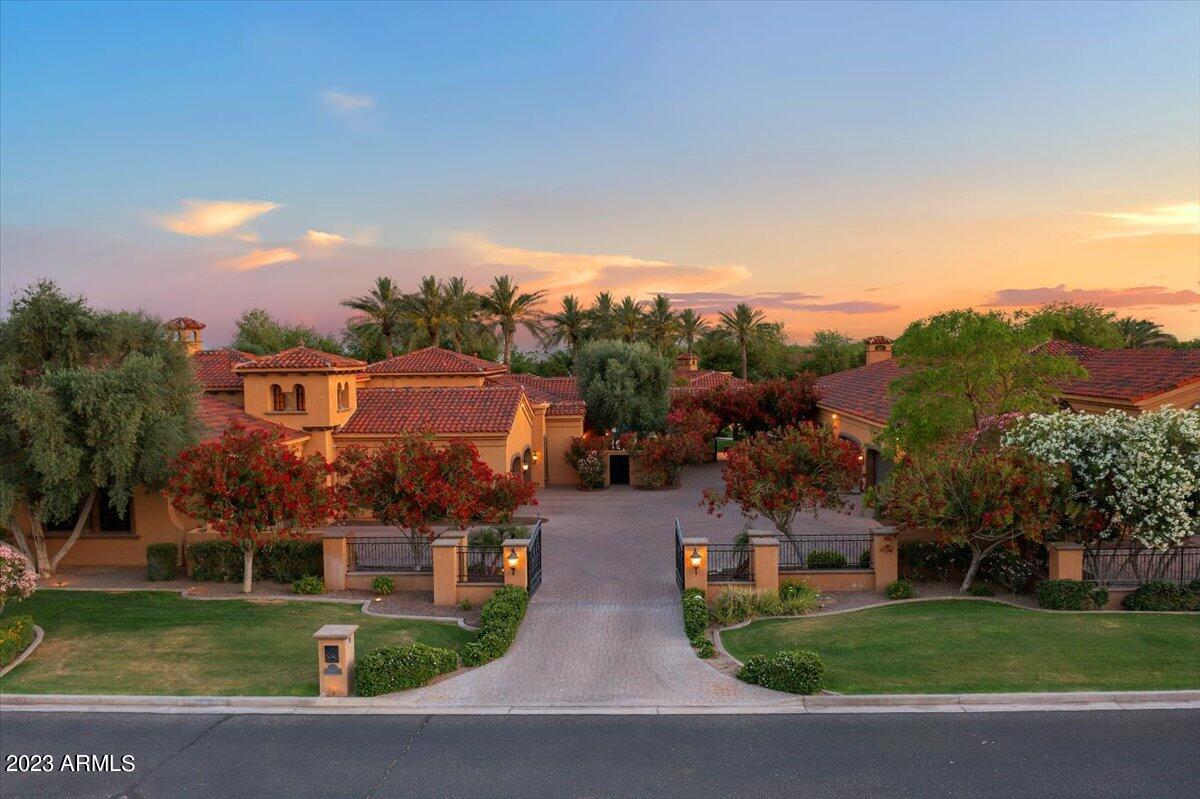CASA DE SUNRISE - Residential