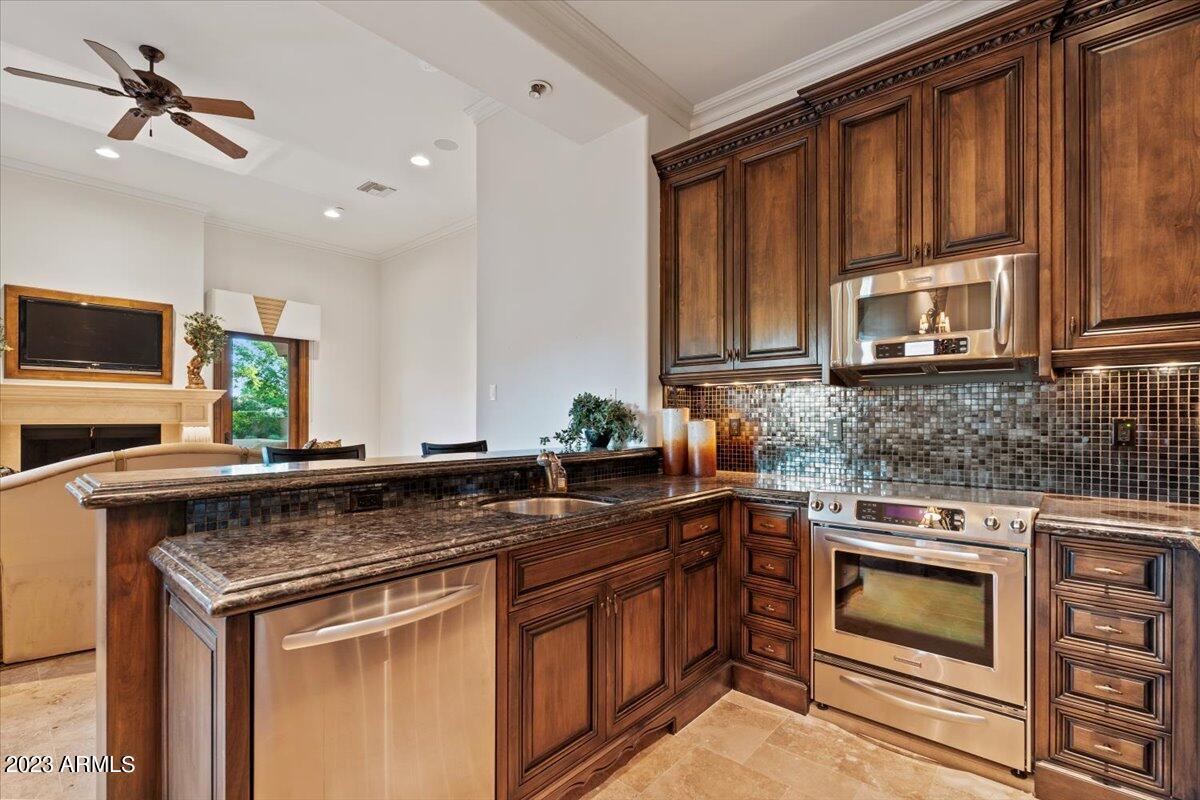 CASA DE SUNRISE - Residential