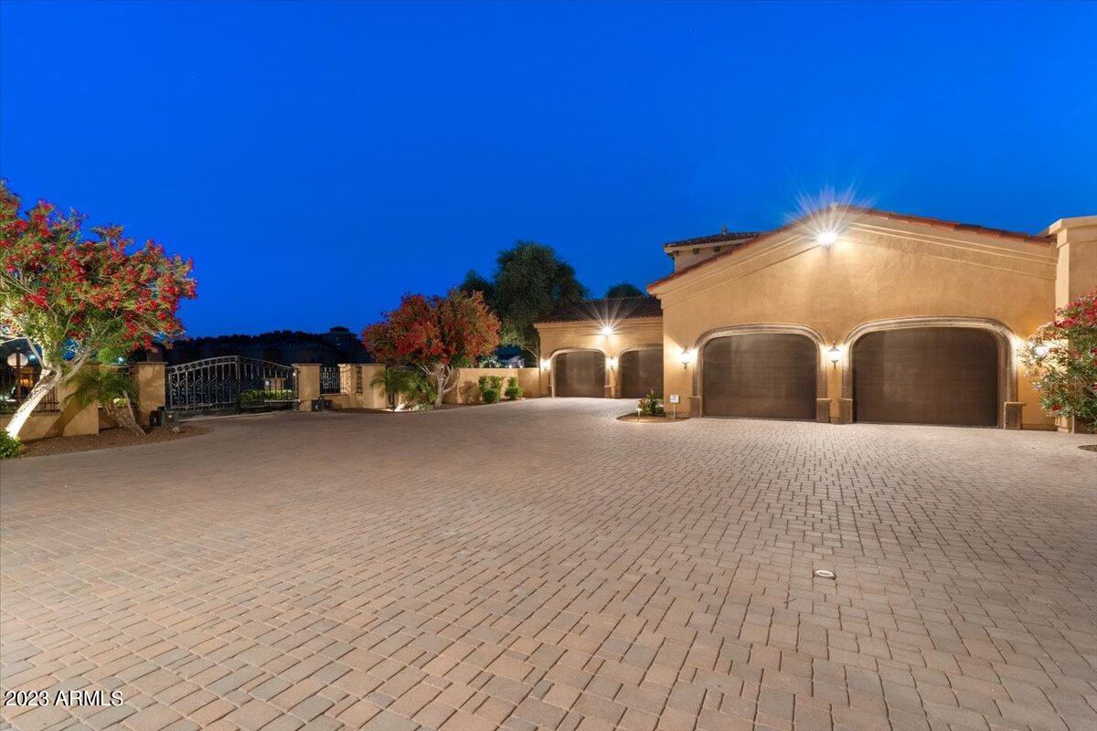 CASA DE SUNRISE - Residential