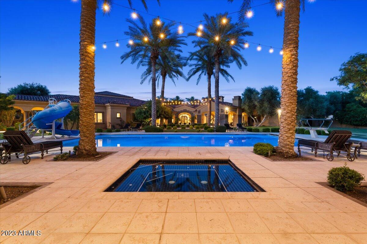 CASA DE SUNRISE - Residential