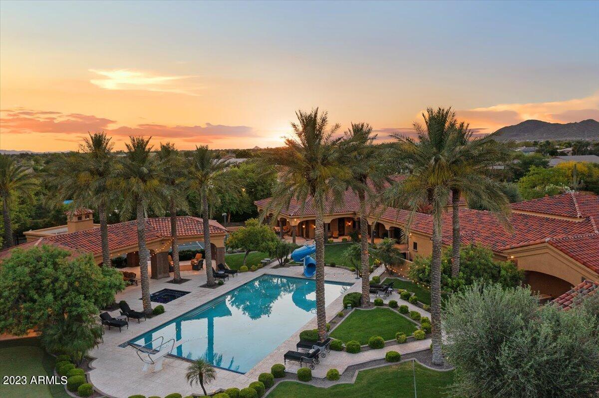 CASA DE SUNRISE - Residential