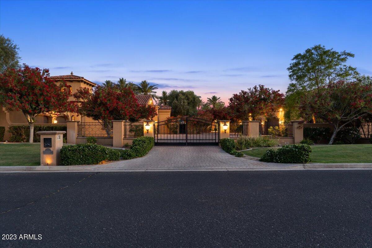 CASA DE SUNRISE - Residential