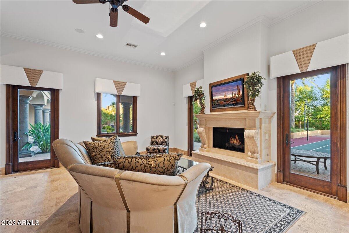 CASA DE SUNRISE - Residential