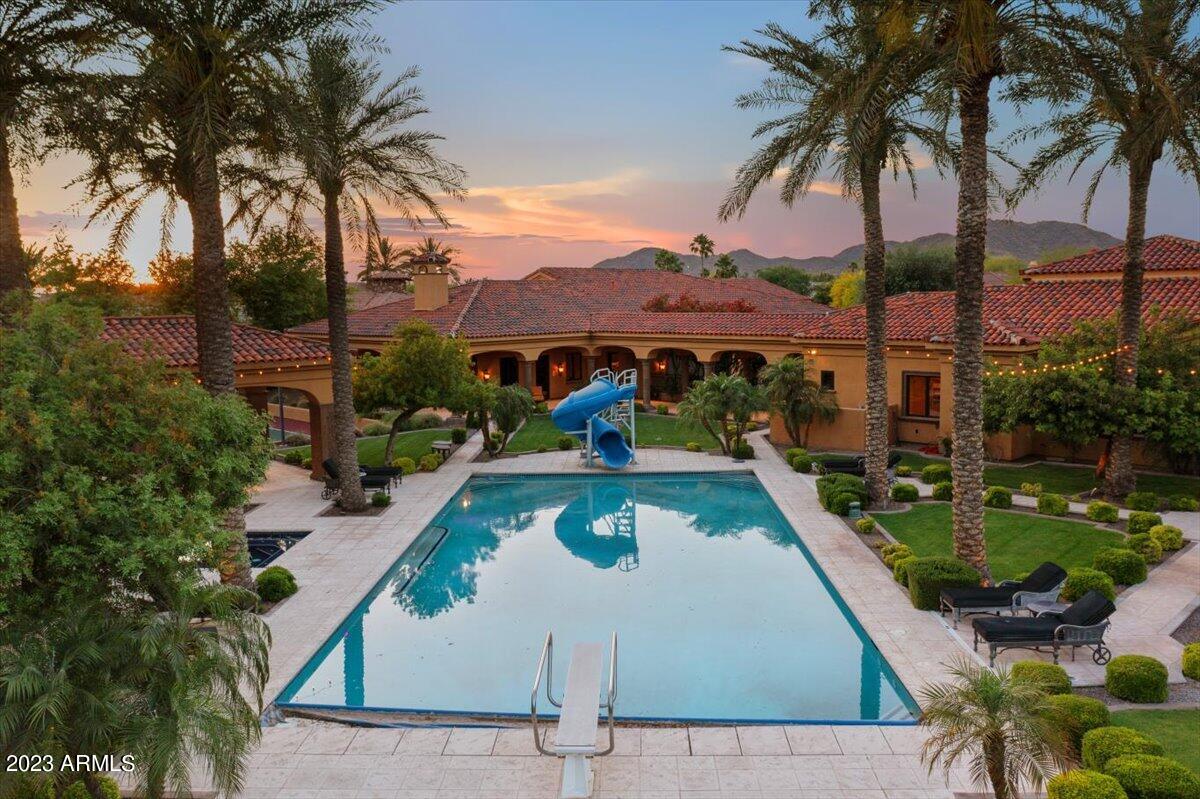 CASA DE SUNRISE - Residential