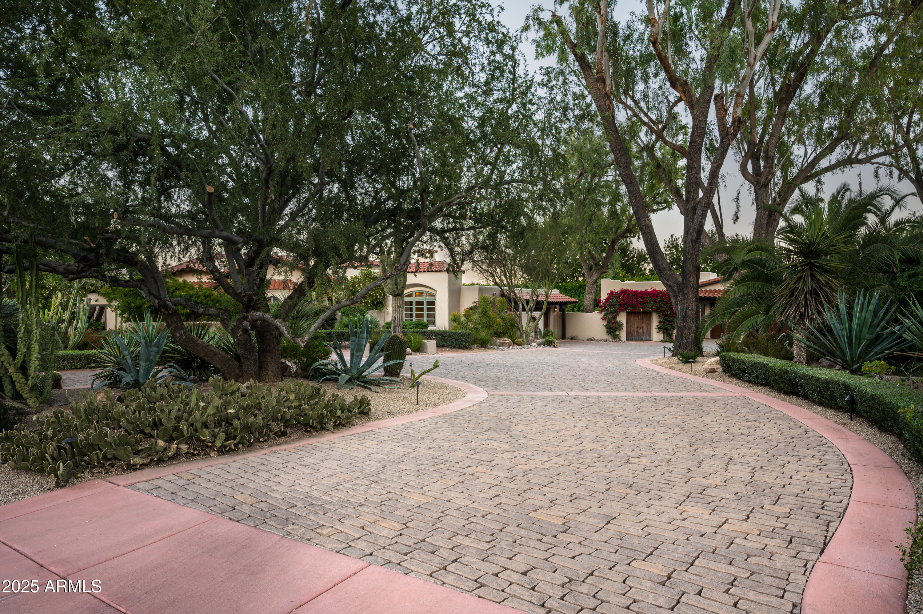 CINCO SOLES - Residential