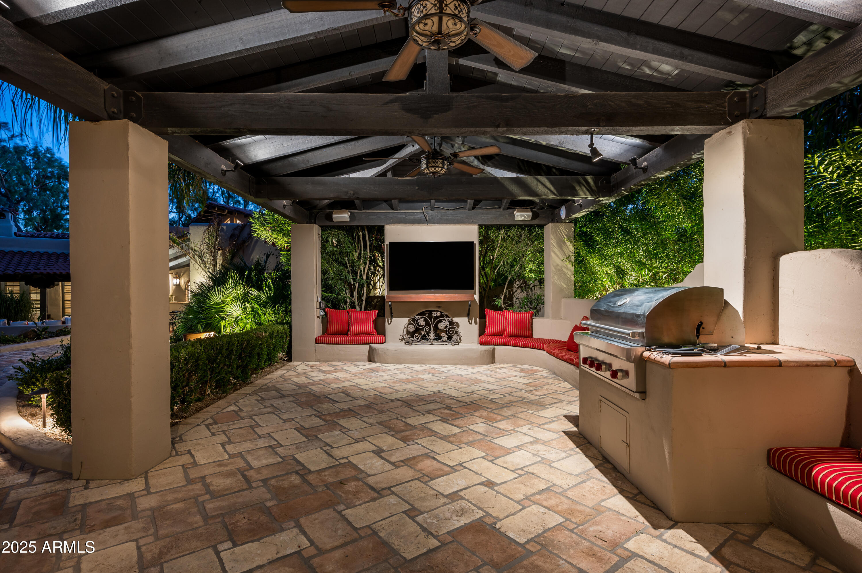 CINCO SOLES - Residential